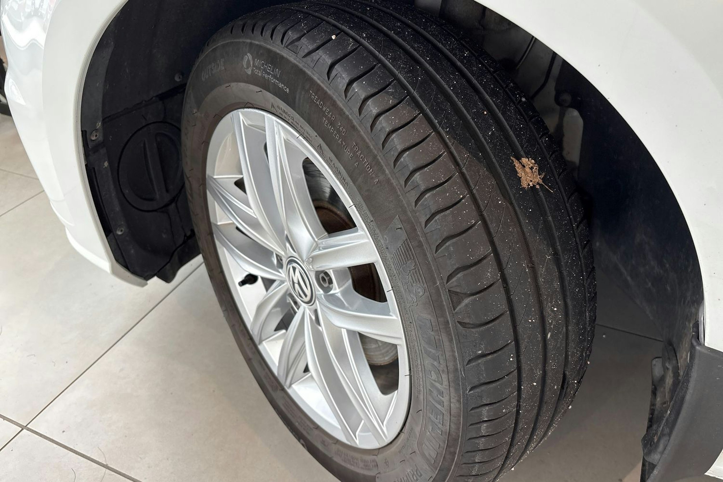 valkoinen Volkswagen Golf 2019 kuva 15.