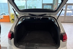 valkoinen Volkswagen Golf 2019 kuva 16.