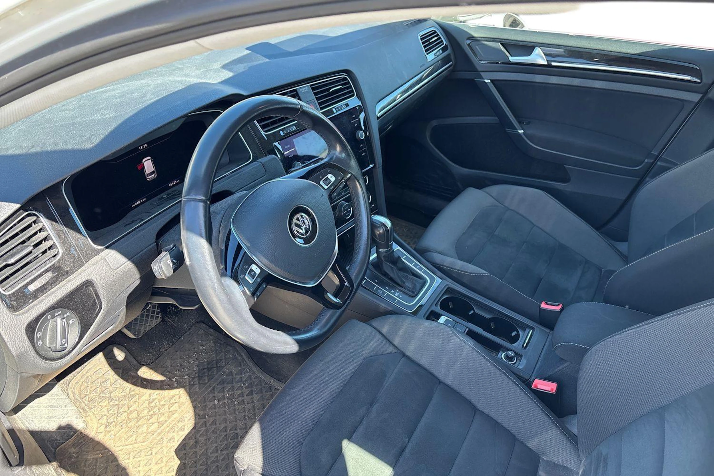 valkoinen Volkswagen Golf 2019 kuva 3.