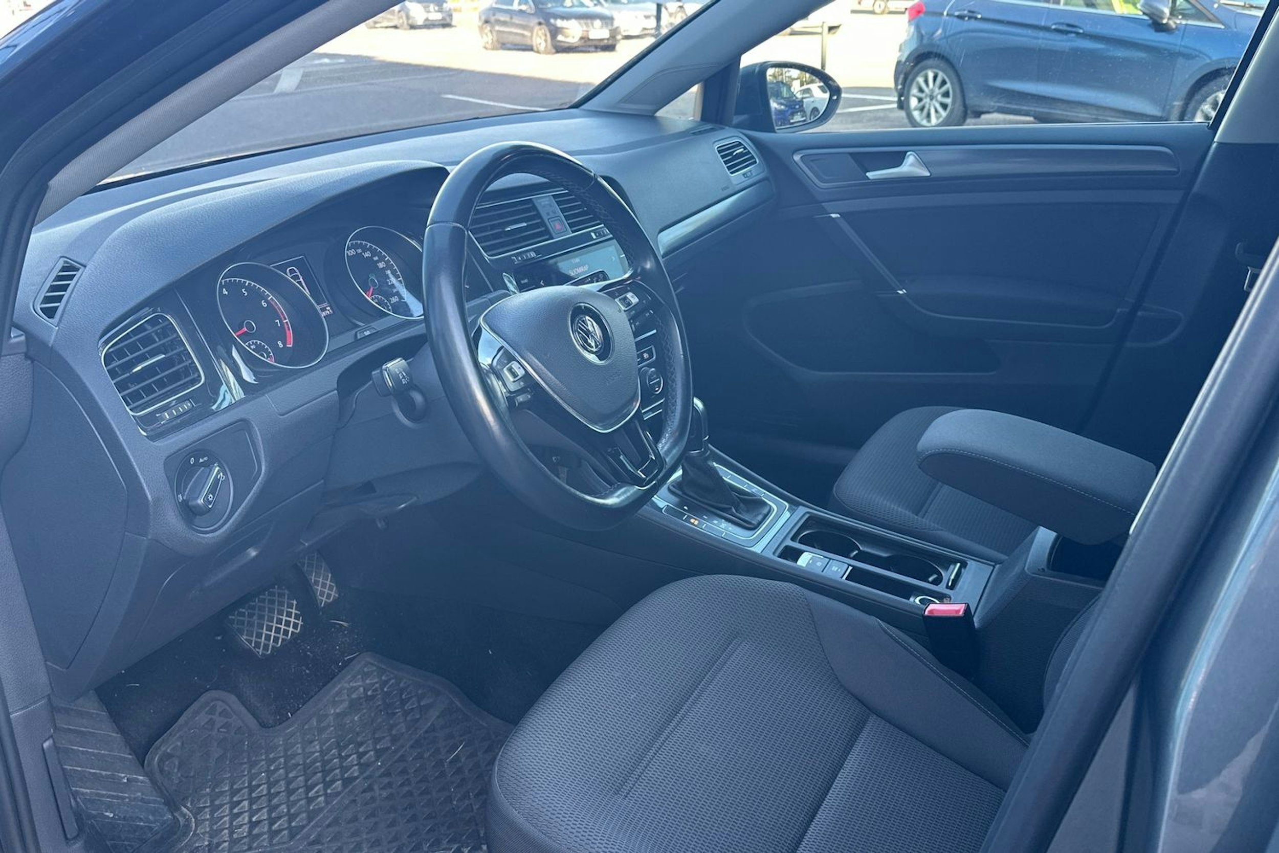 harmaa Volkswagen Golf 2019 kuva 3.