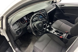 valkoinen Volkswagen Golf 2019 kuva 3.