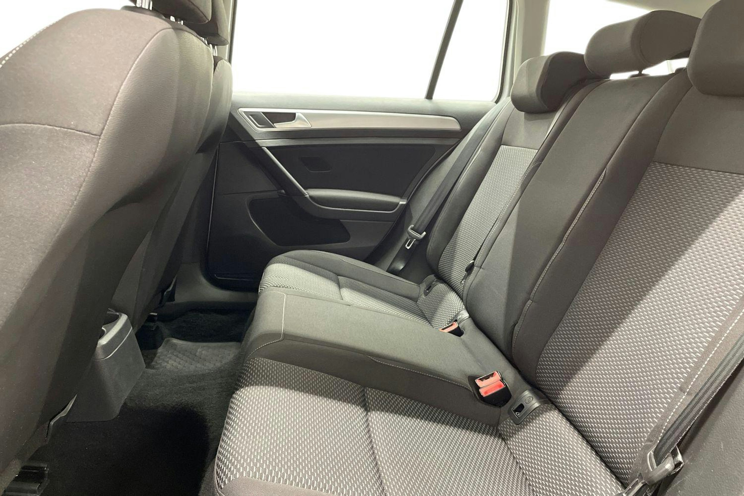 valkoinen Volkswagen Golf 2019 kuva 10.