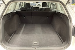 valkoinen Volkswagen Golf 2019 kuva 15.