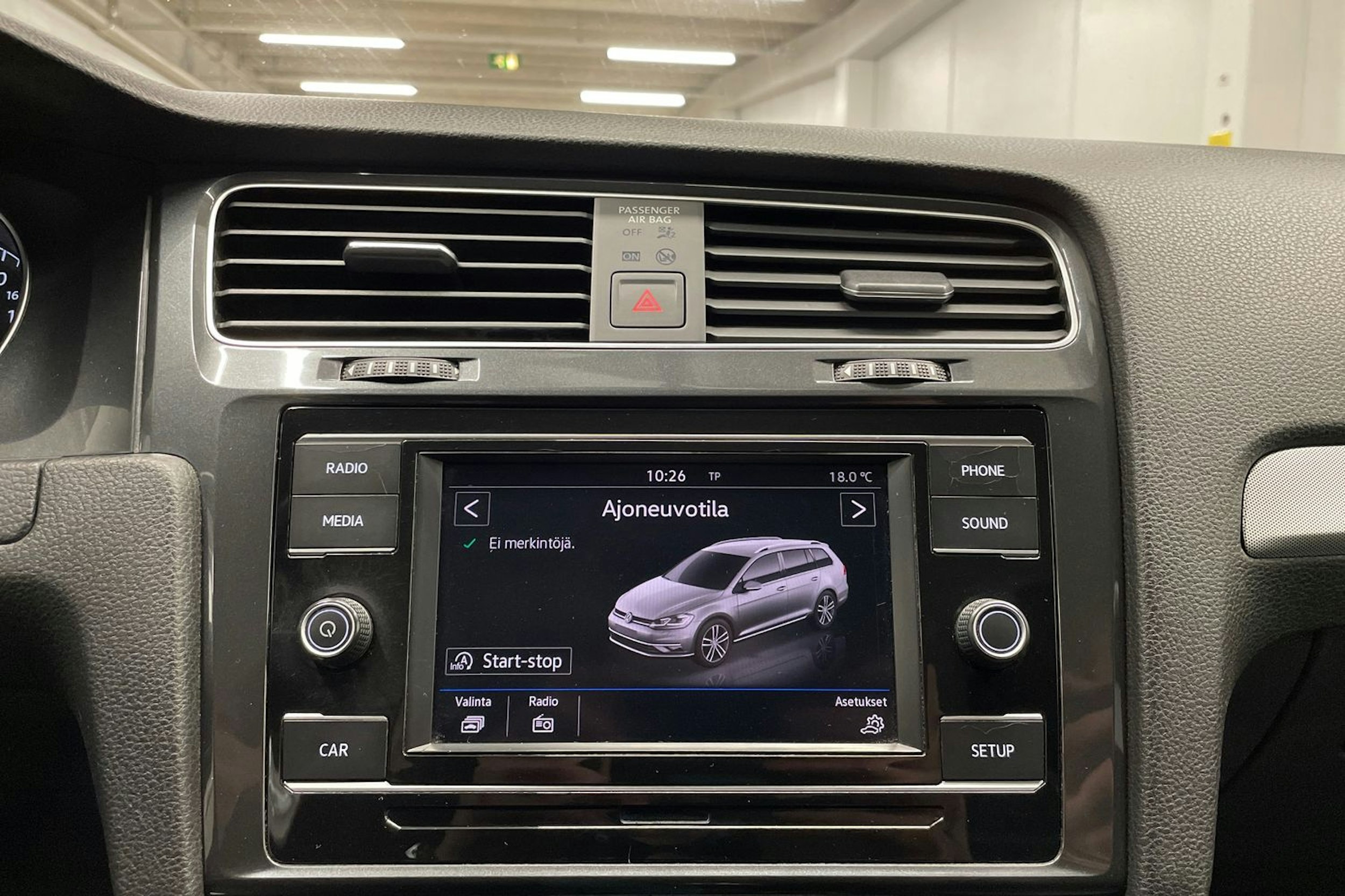 valkoinen Volkswagen Golf 2019 kuva 18.