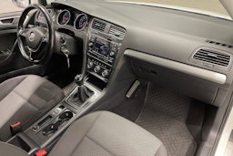 valkoinen Volkswagen Golf 2019 kuva 23.