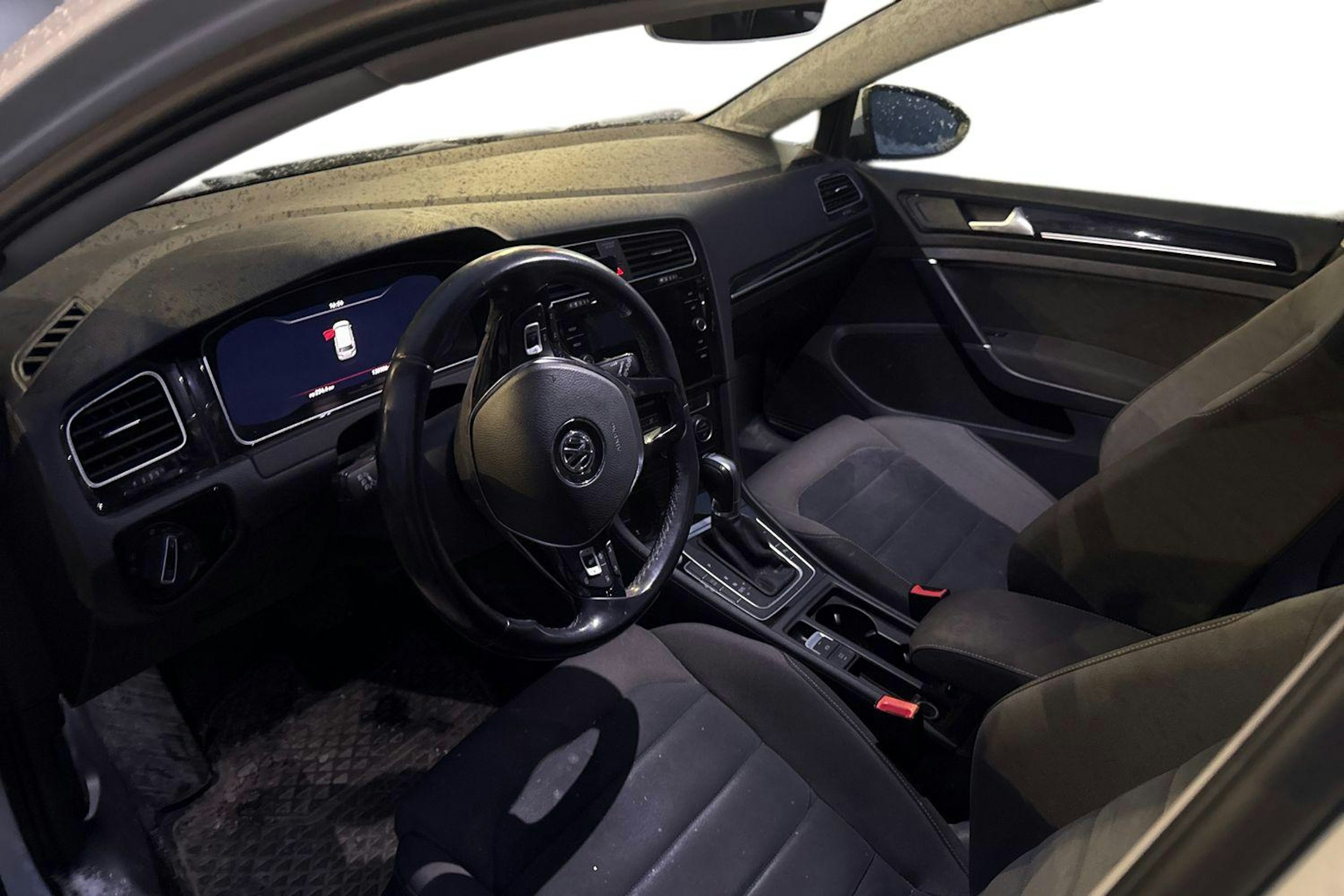 valkoinen Volkswagen Golf 2019 kuva 3.