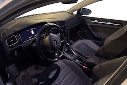 valkoinen Volkswagen Golf 2019 kuva 3.