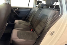 valkoinen Volkswagen Golf 2019 kuva 8.