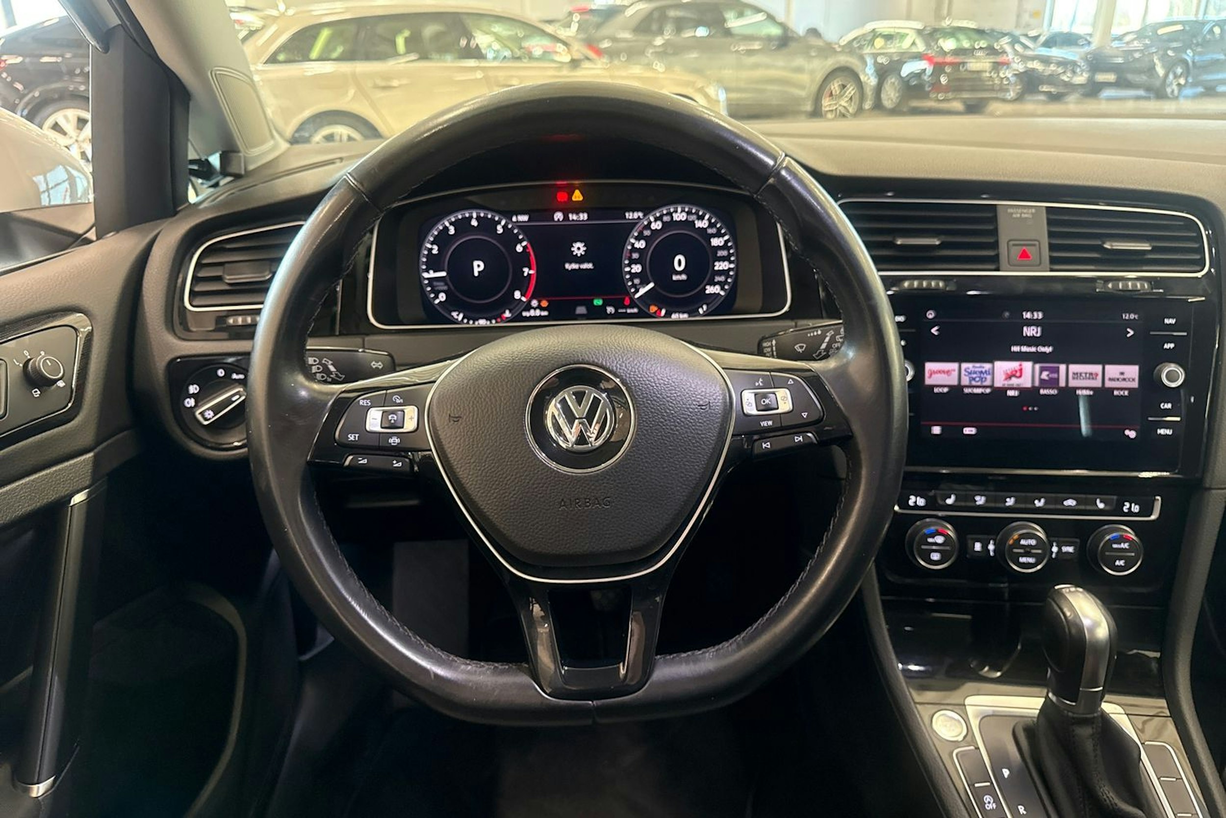 valkoinen Volkswagen Golf 2019 kuva 11.