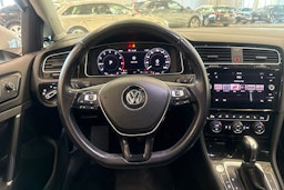 valkoinen Volkswagen Golf 2019 kuva 11.