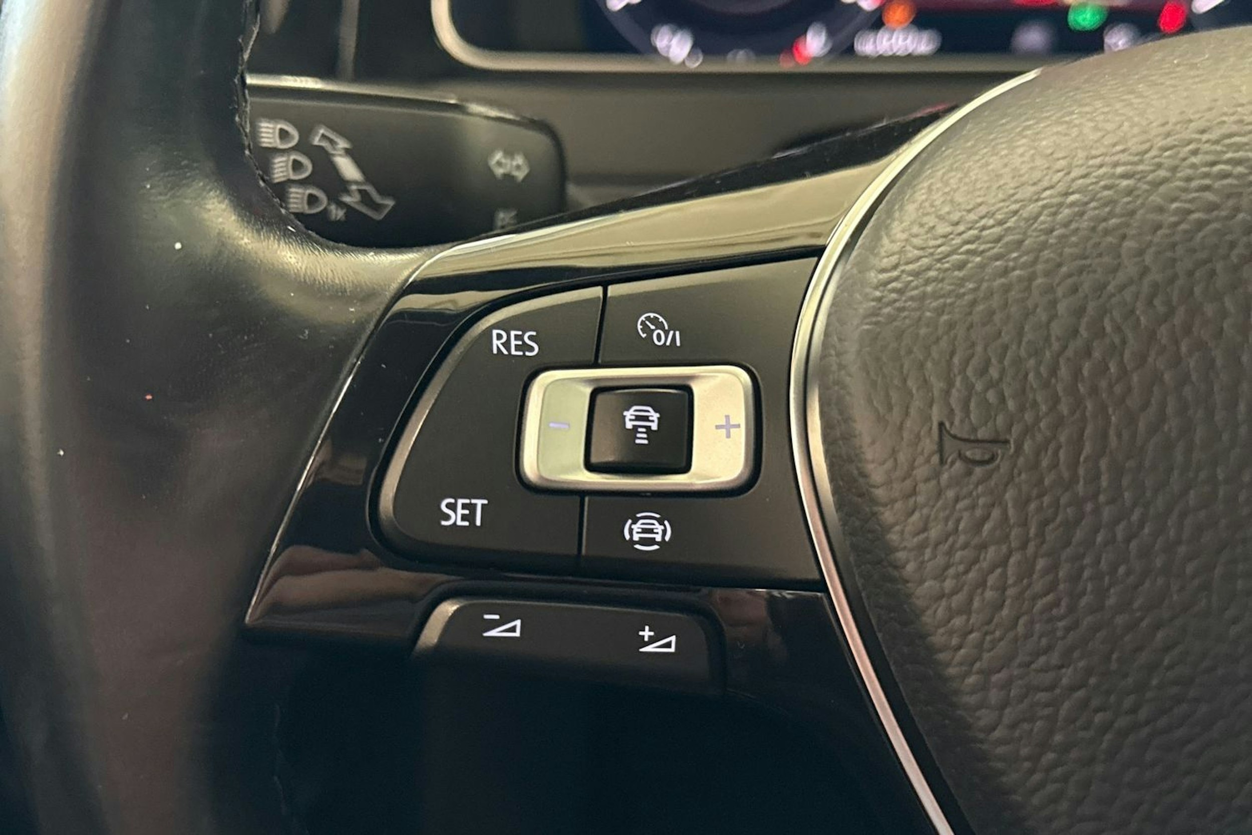 valkoinen Volkswagen Golf 2019 kuva 12.