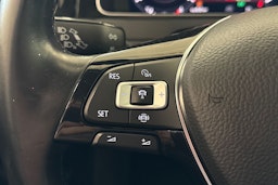 valkoinen Volkswagen Golf 2019 kuva 12.