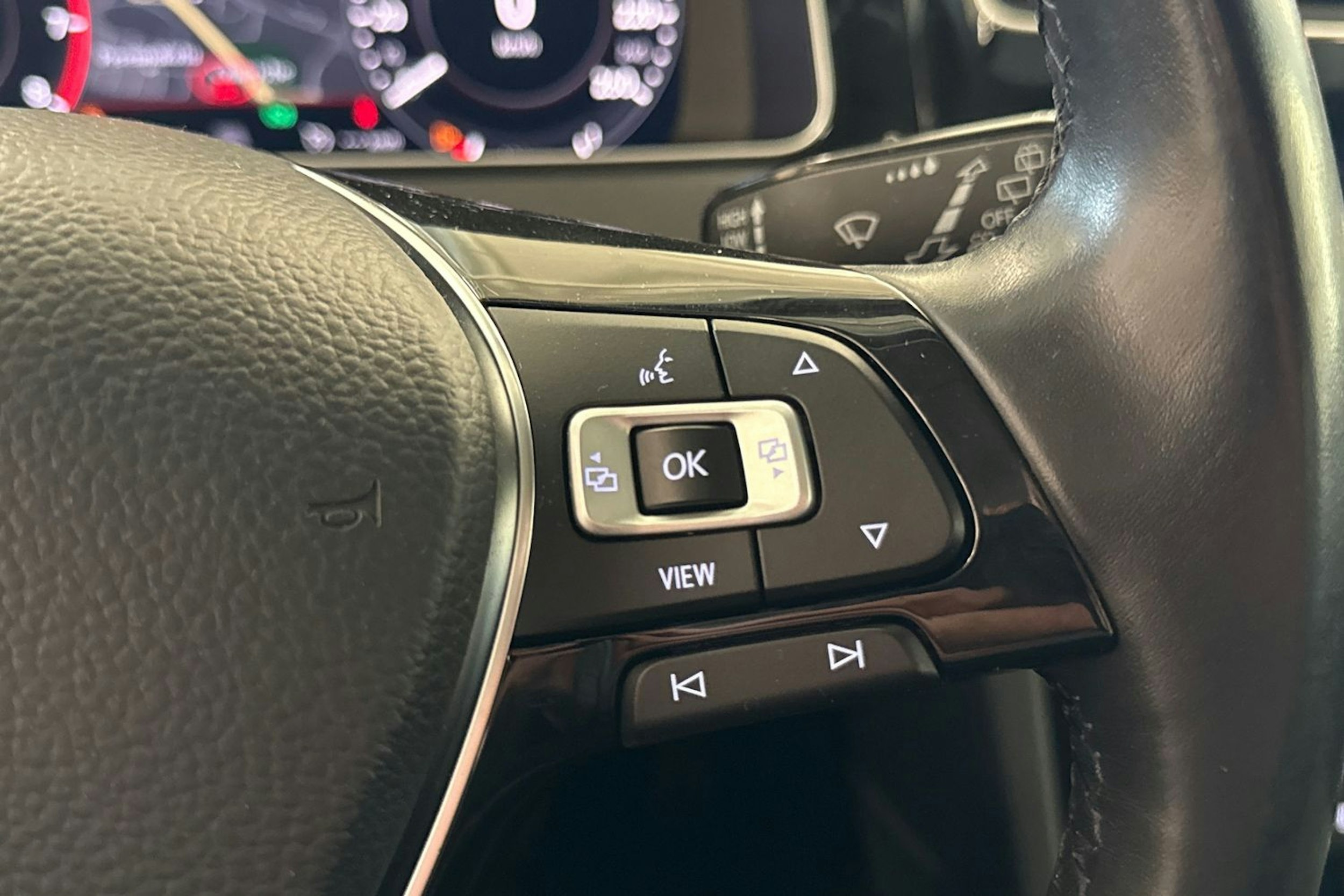 valkoinen Volkswagen Golf 2019 kuva 13.