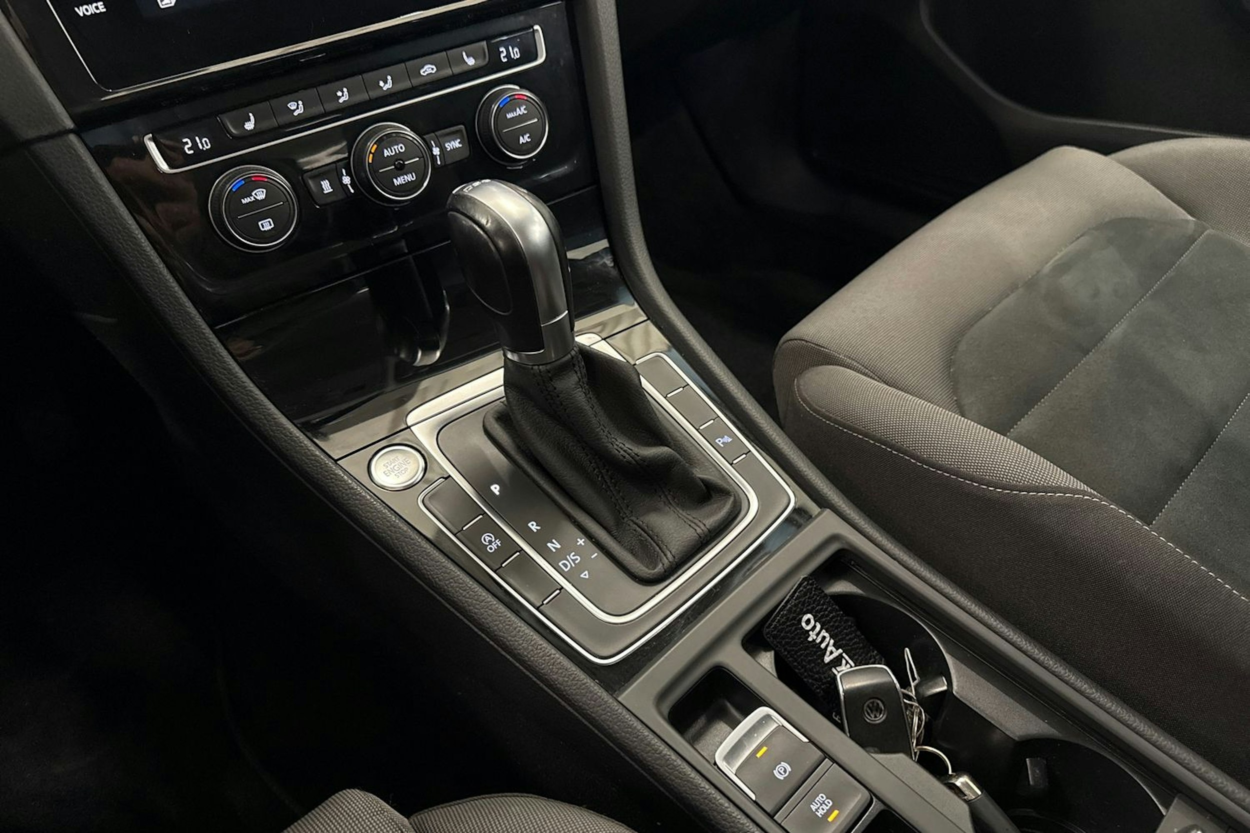 valkoinen Volkswagen Golf 2019 kuva 15.