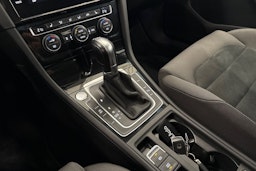 valkoinen Volkswagen Golf 2019 kuva 15.