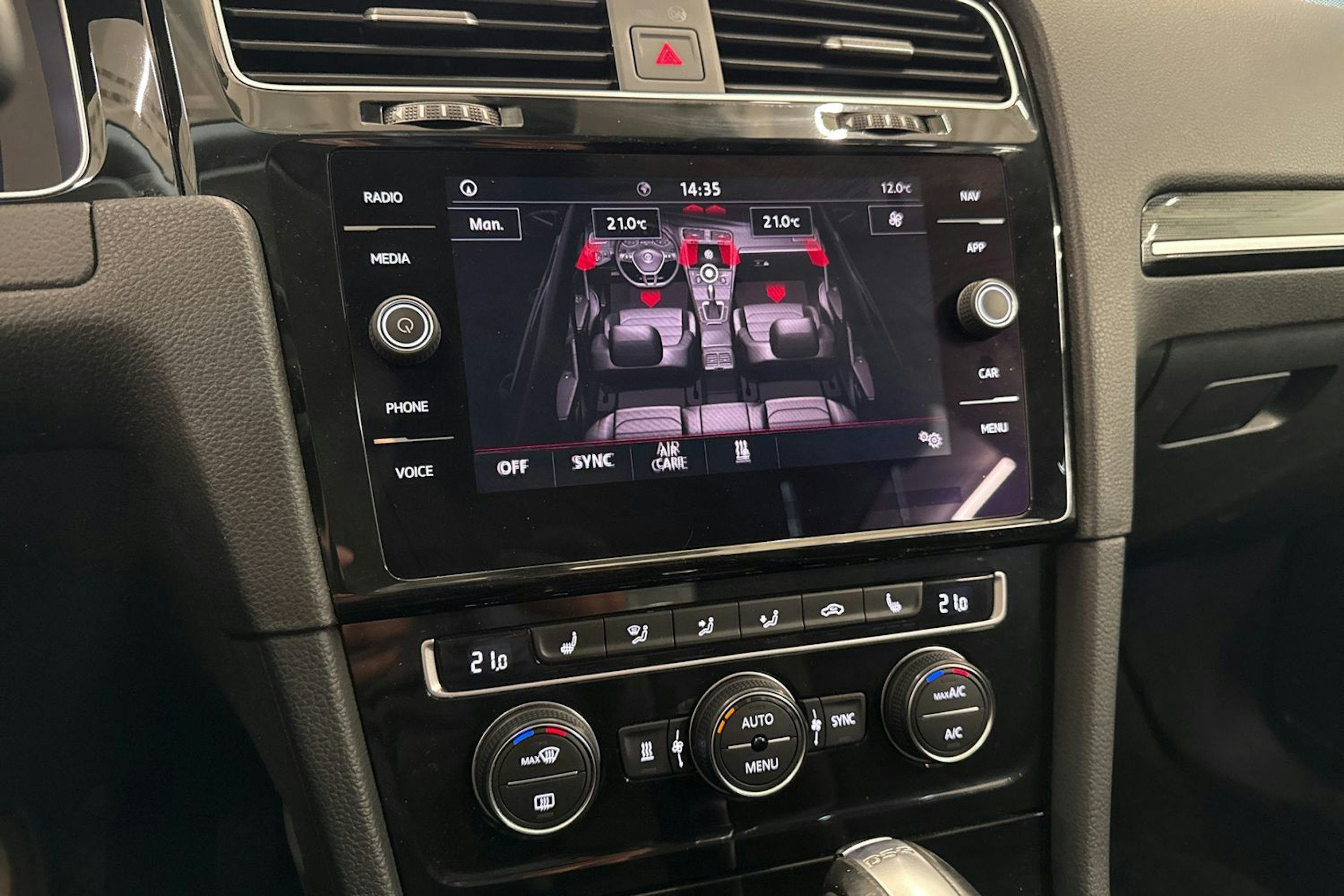 valkoinen Volkswagen Golf 2019 kuva 16.