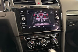 valkoinen Volkswagen Golf 2019 kuva 16.