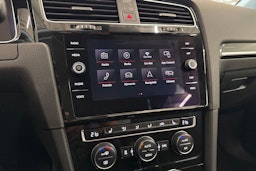 valkoinen Volkswagen Golf 2019 kuva 17.