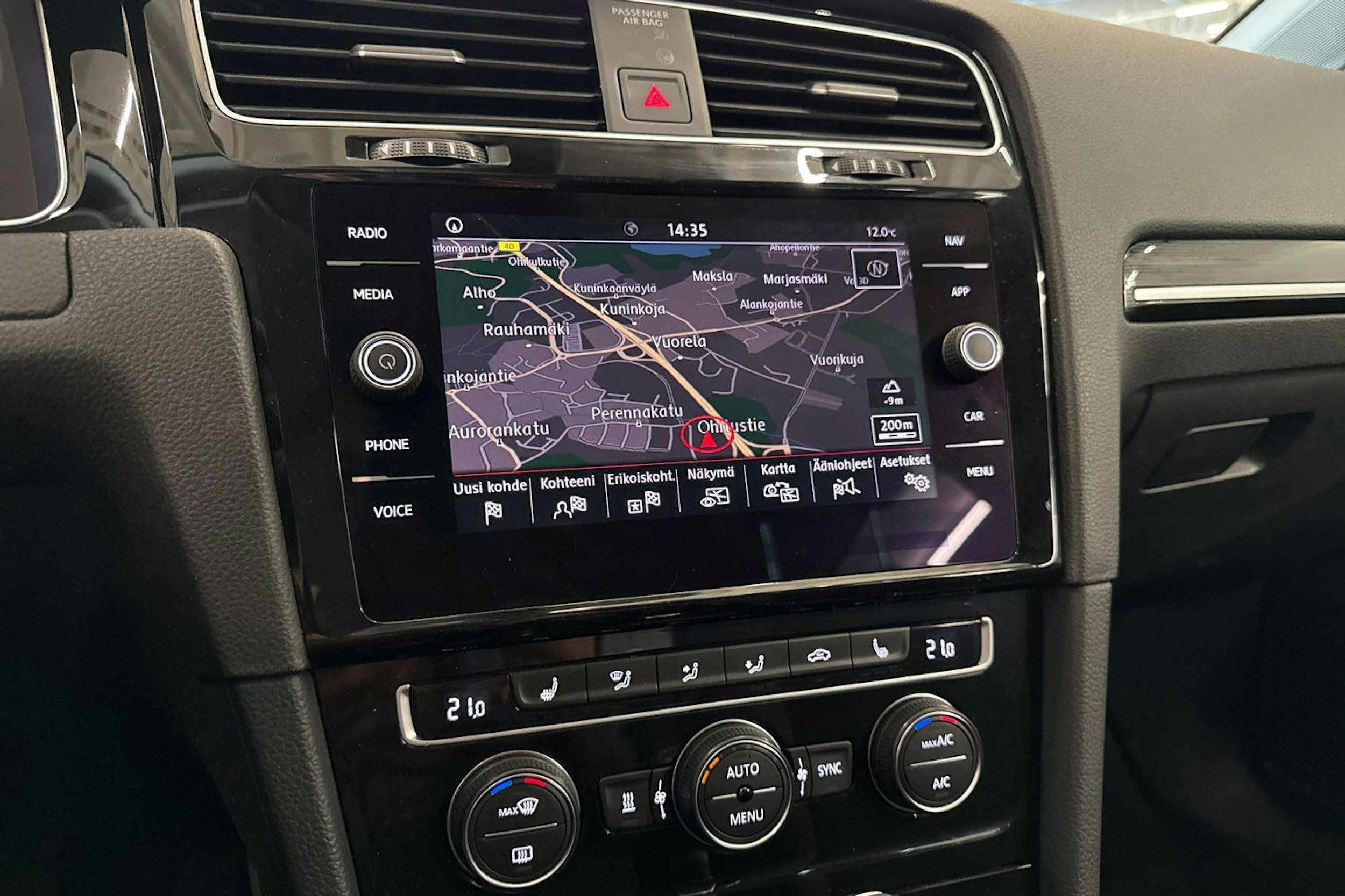 valkoinen Volkswagen Golf 2019 kuva 19.