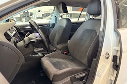 valkoinen Volkswagen Golf 2019 kuva 22.