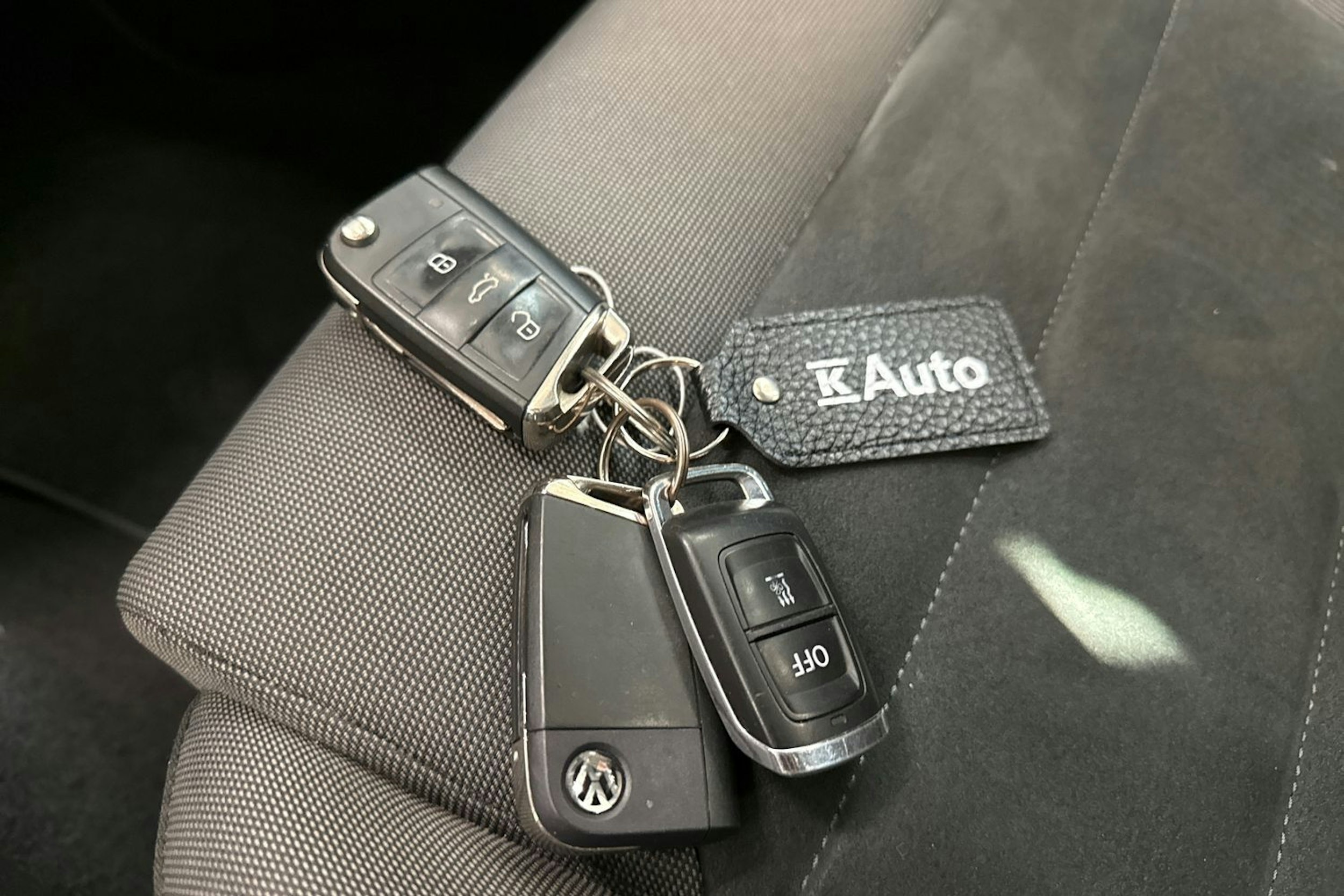 valkoinen Volkswagen Golf 2019 kuva 25.