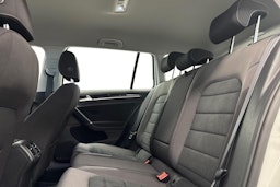 Valkoinen Volkswagen GOLF 2019 kuva 10.