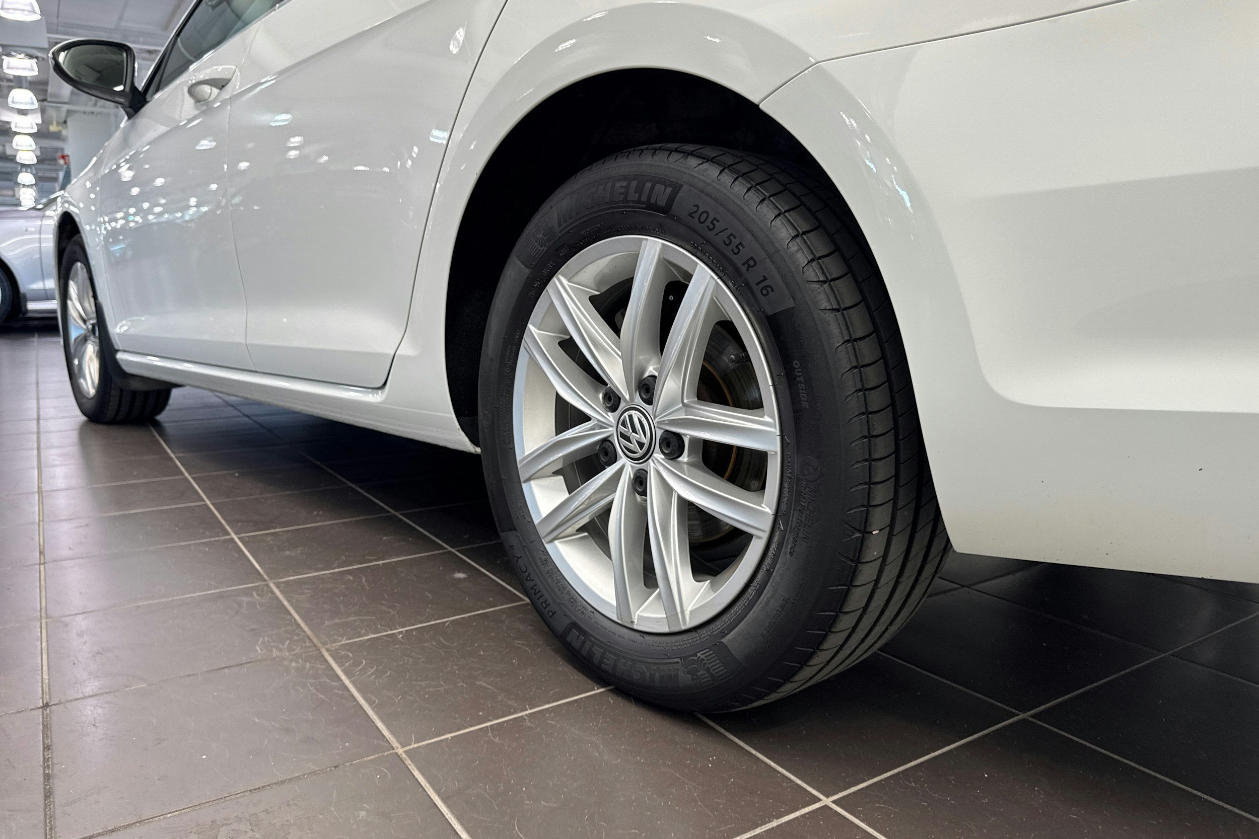 Valkoinen Volkswagen GOLF 2019 kuva 13.