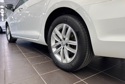 Valkoinen Volkswagen GOLF 2019 kuva 13.