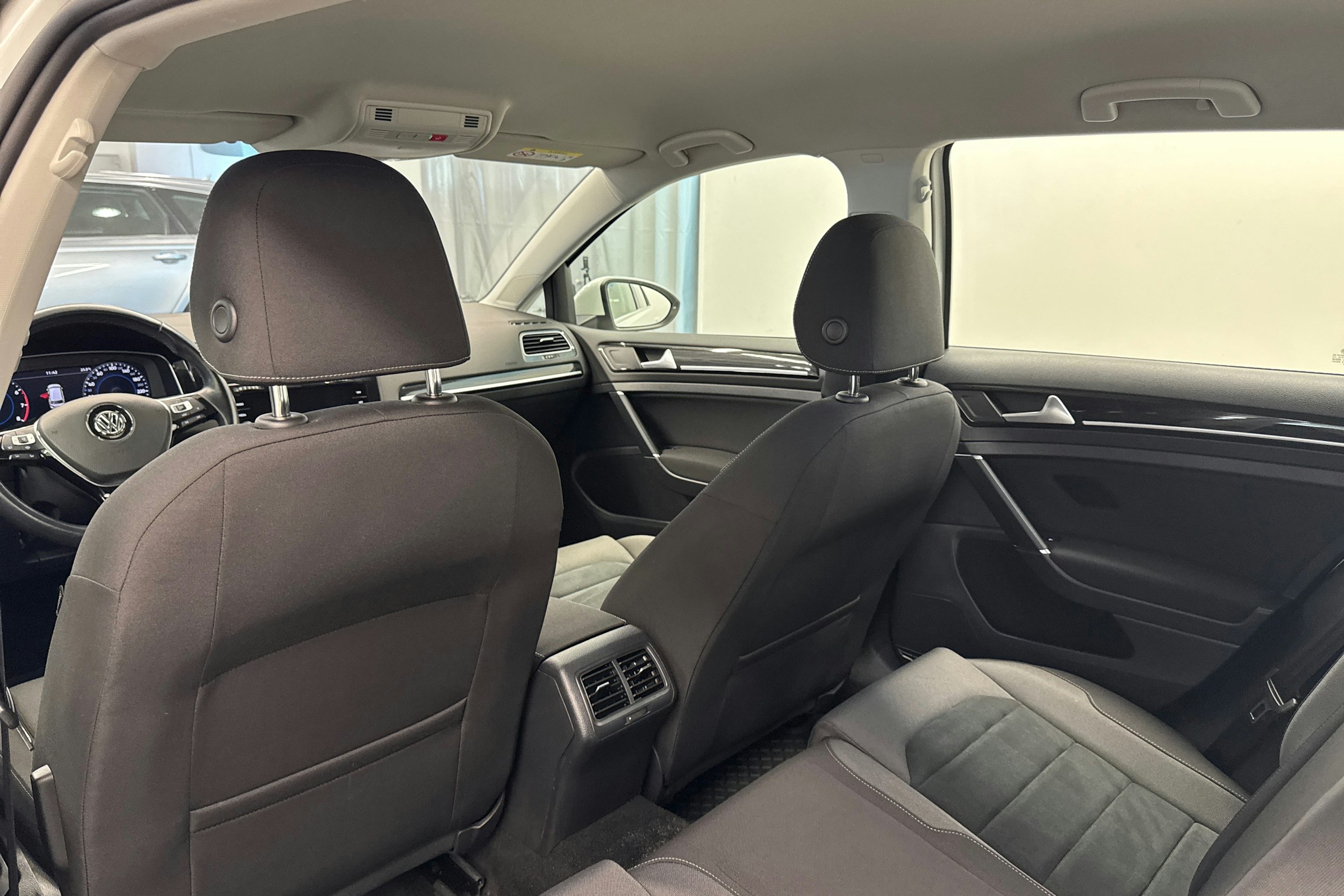 Valkoinen Volkswagen GOLF 2019 kuva 14.