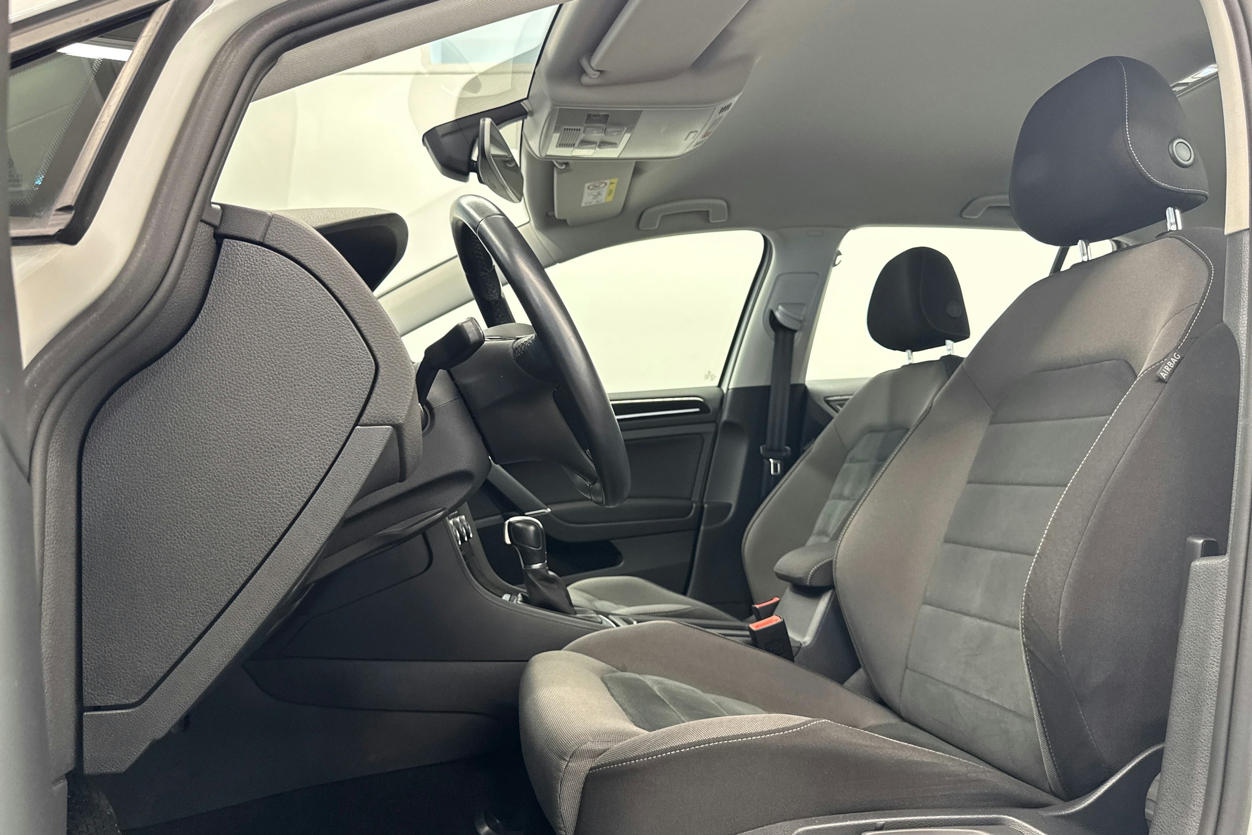 Valkoinen Volkswagen GOLF 2019 kuva 15.