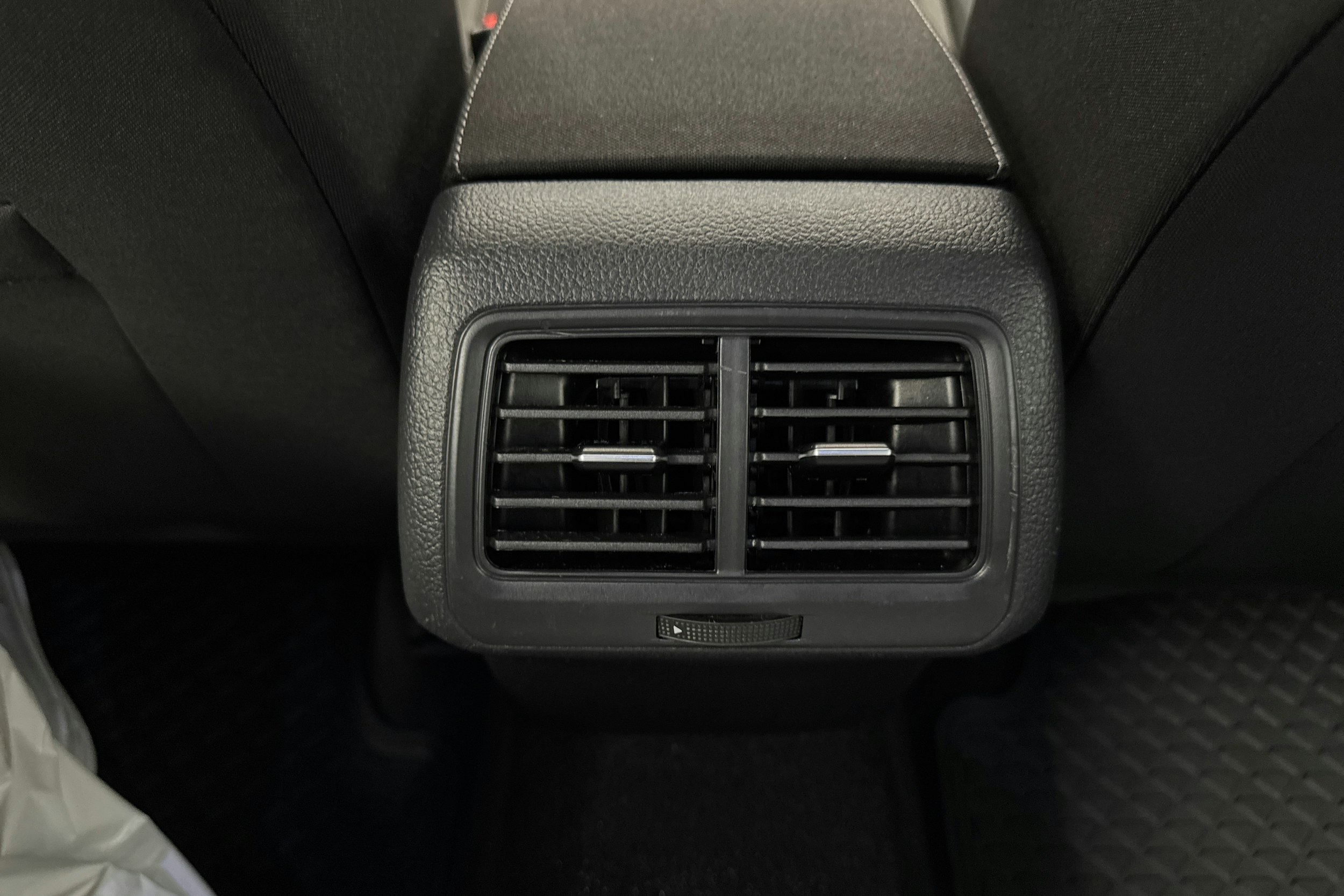 Valkoinen Volkswagen GOLF 2019 kuva 16.