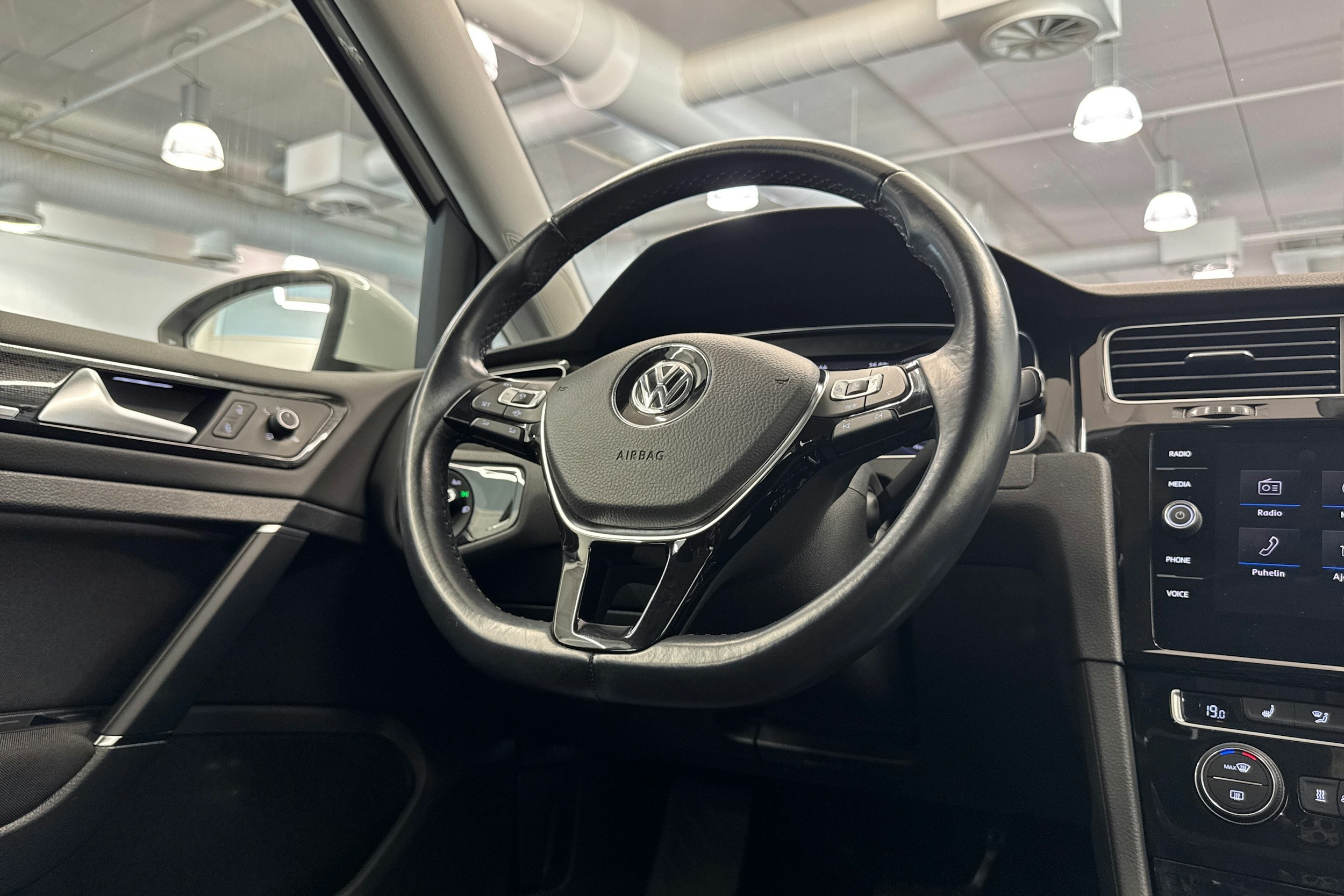 Valkoinen Volkswagen GOLF 2019 kuva 17.