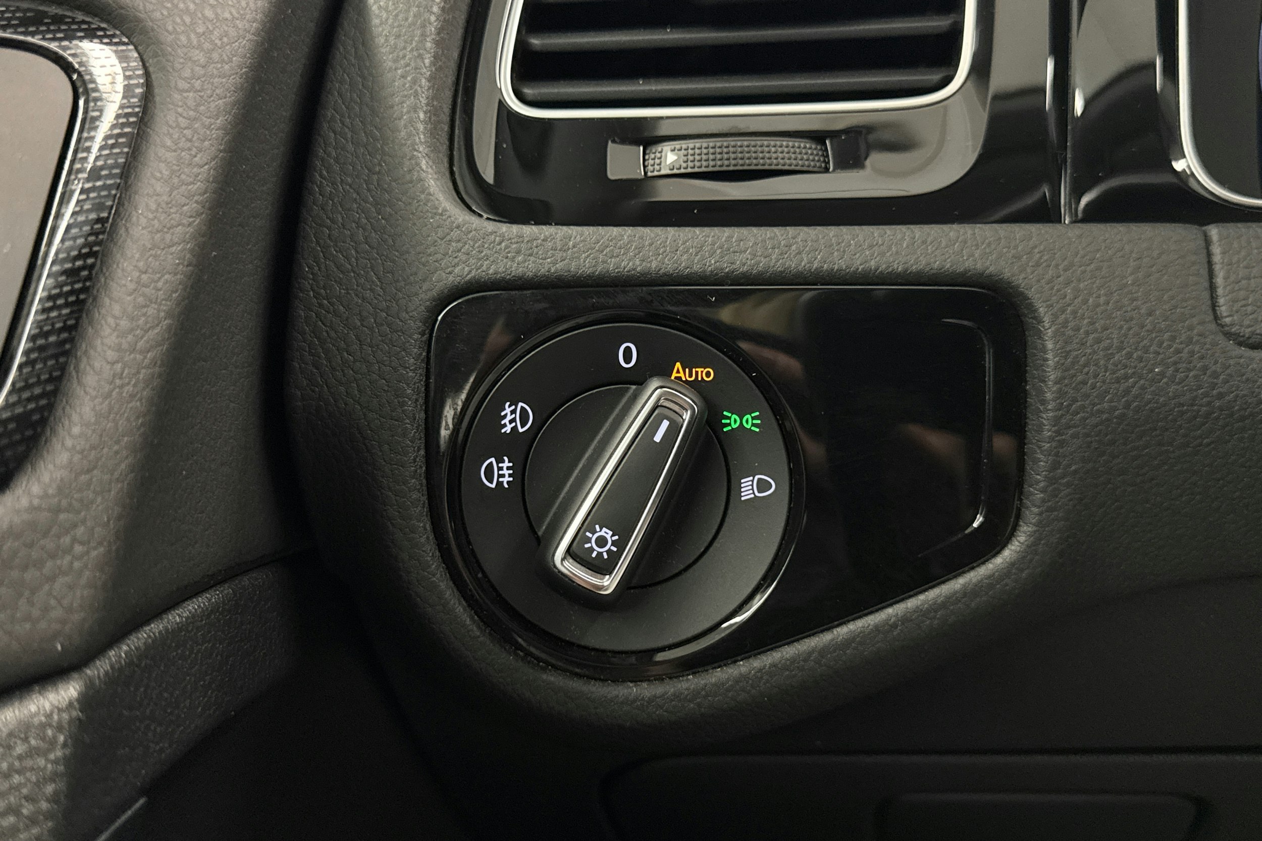 Valkoinen Volkswagen GOLF 2019 kuva 24.