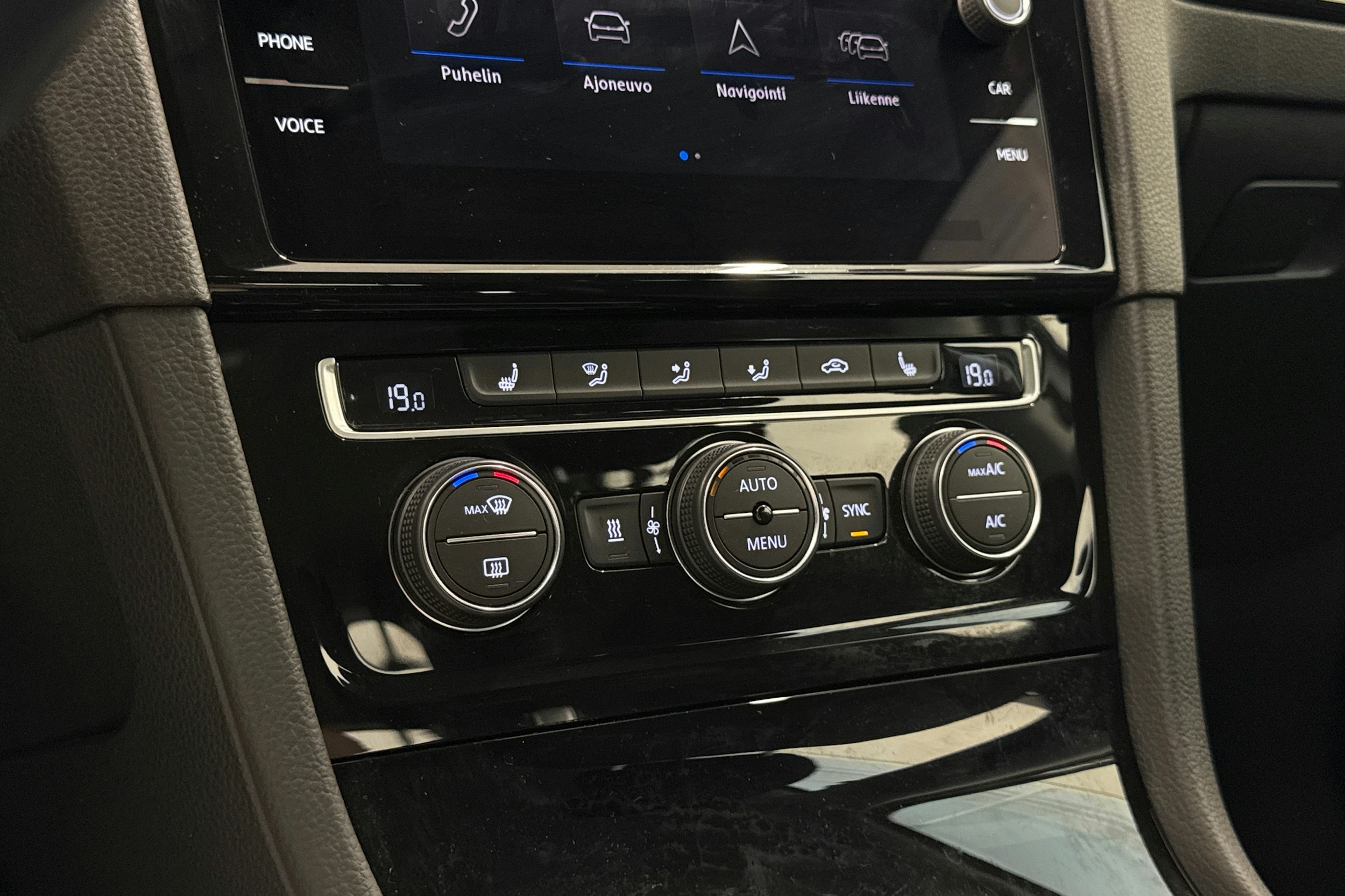 Valkoinen Volkswagen GOLF 2019 kuva 28.