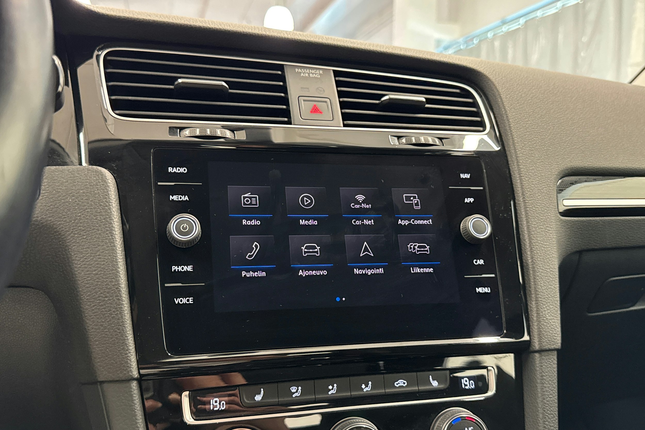 Valkoinen Volkswagen GOLF 2019 kuva 29.