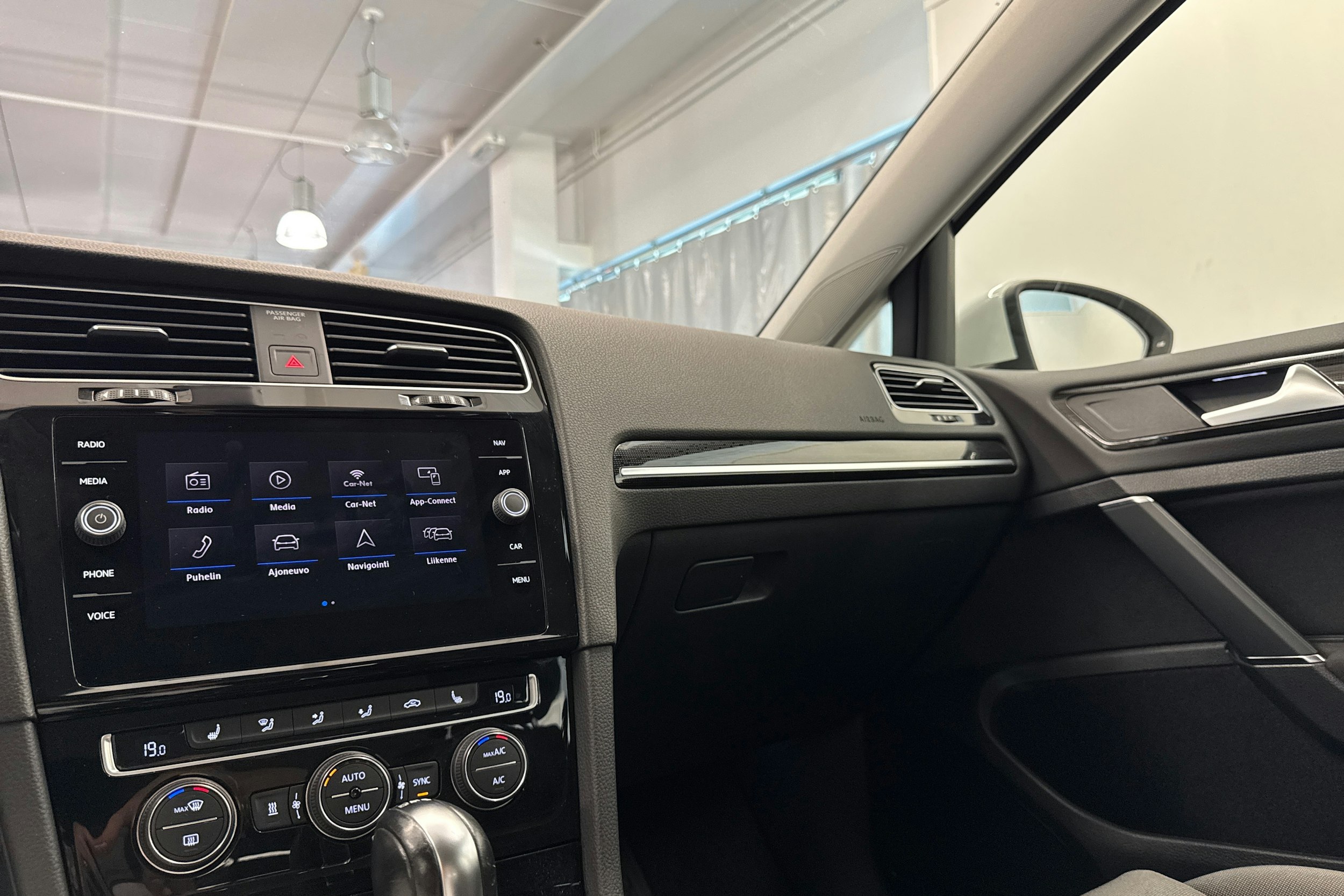 Valkoinen Volkswagen GOLF 2019 kuva 30.