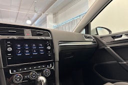 Valkoinen Volkswagen GOLF 2019 kuva 30.