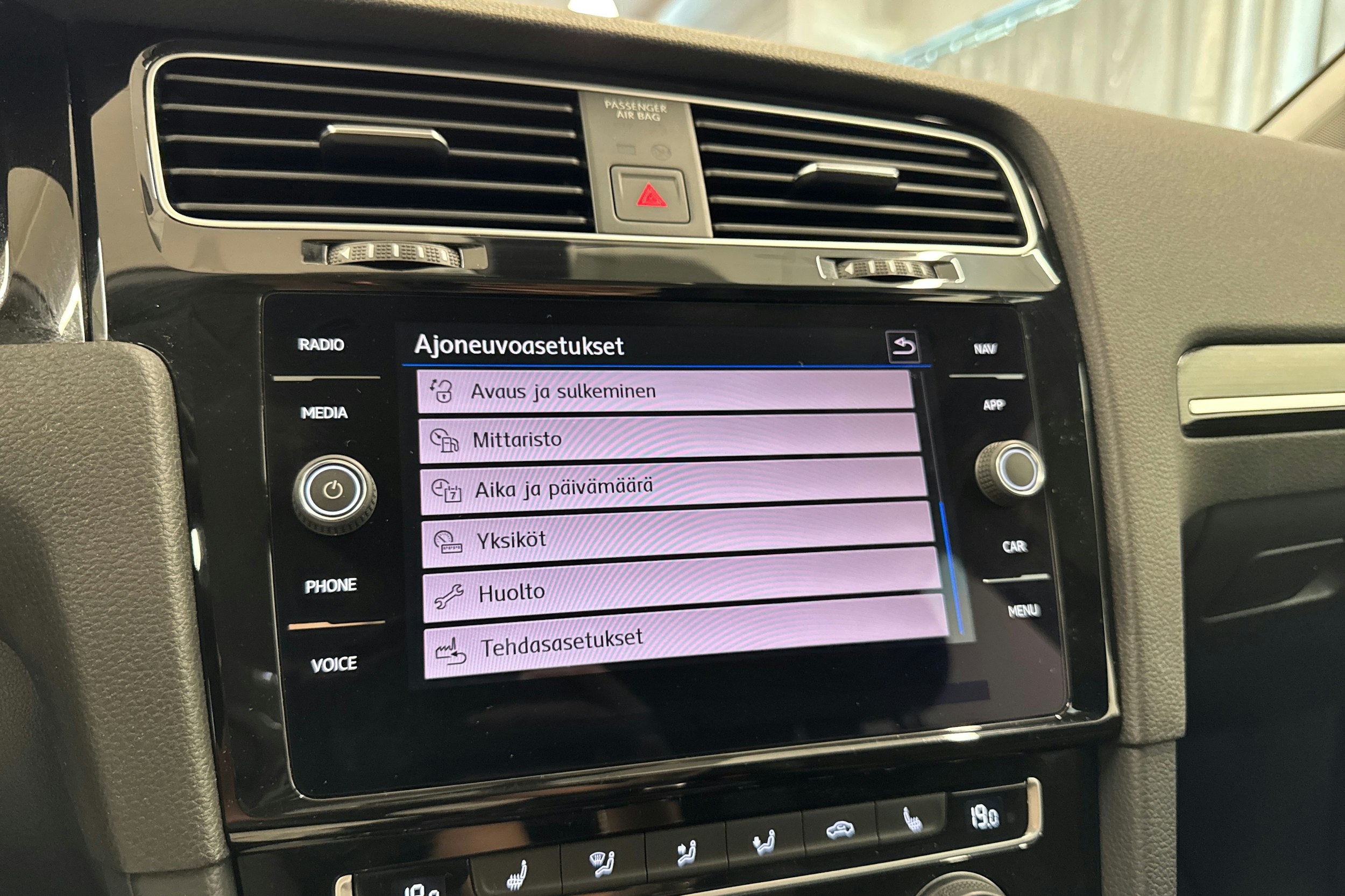 Valkoinen Volkswagen GOLF 2019 kuva 35.