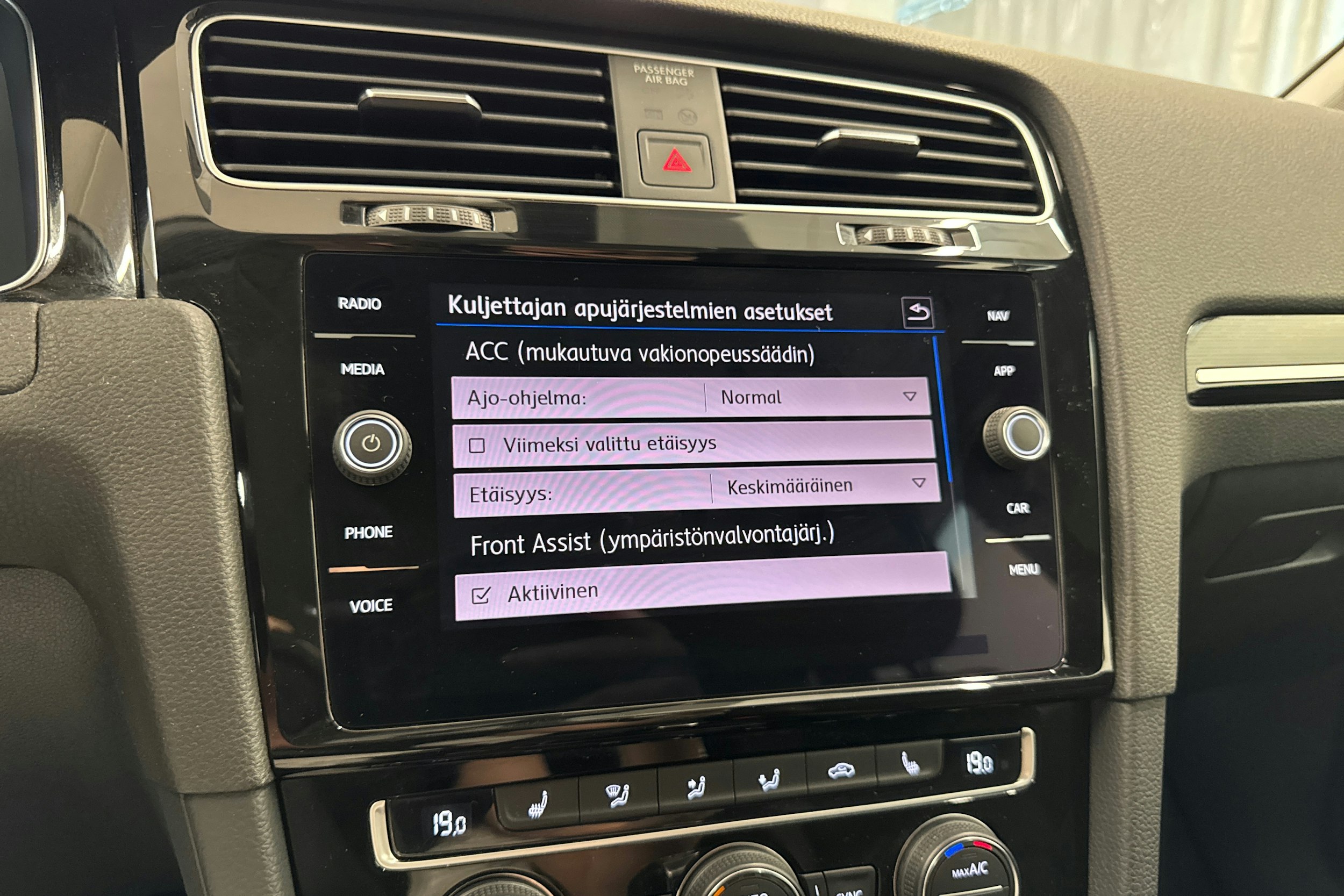 Valkoinen Volkswagen GOLF 2019 kuva 36.