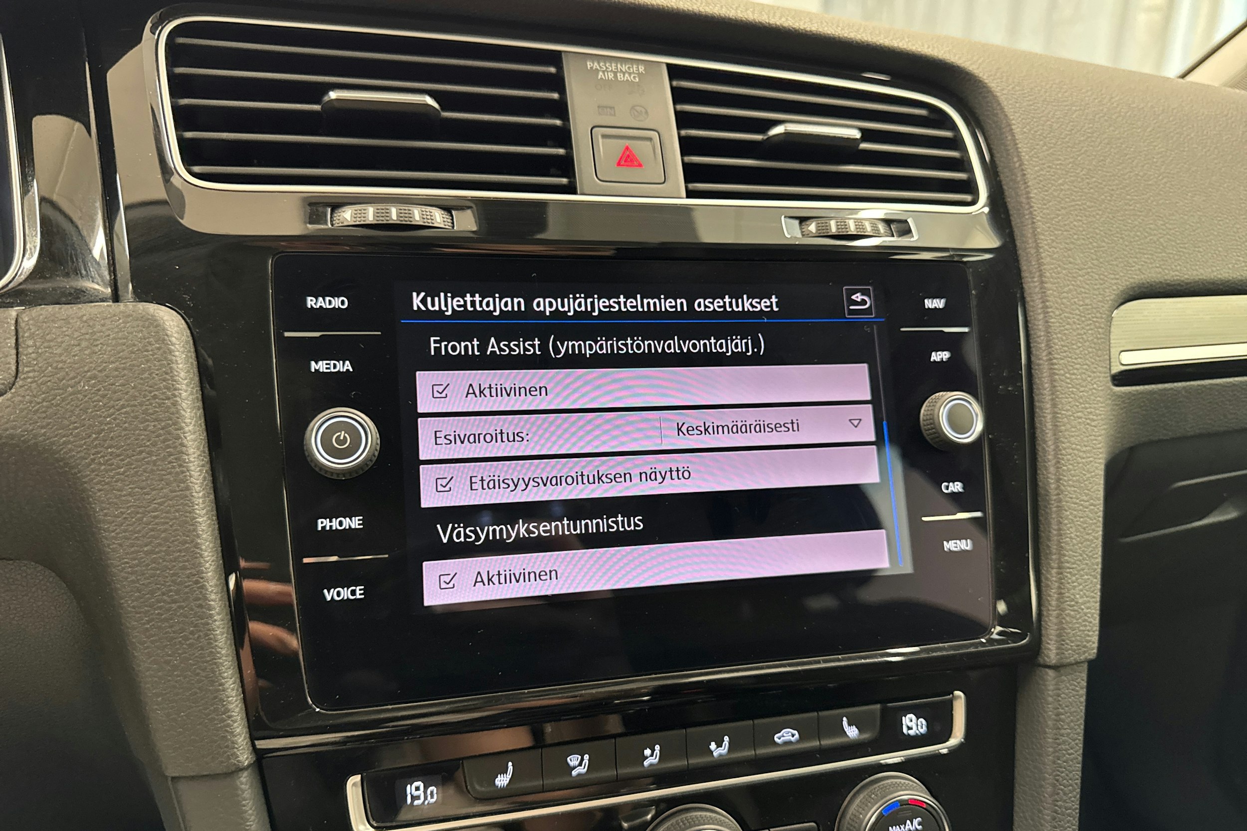 Valkoinen Volkswagen GOLF 2019 kuva 37.