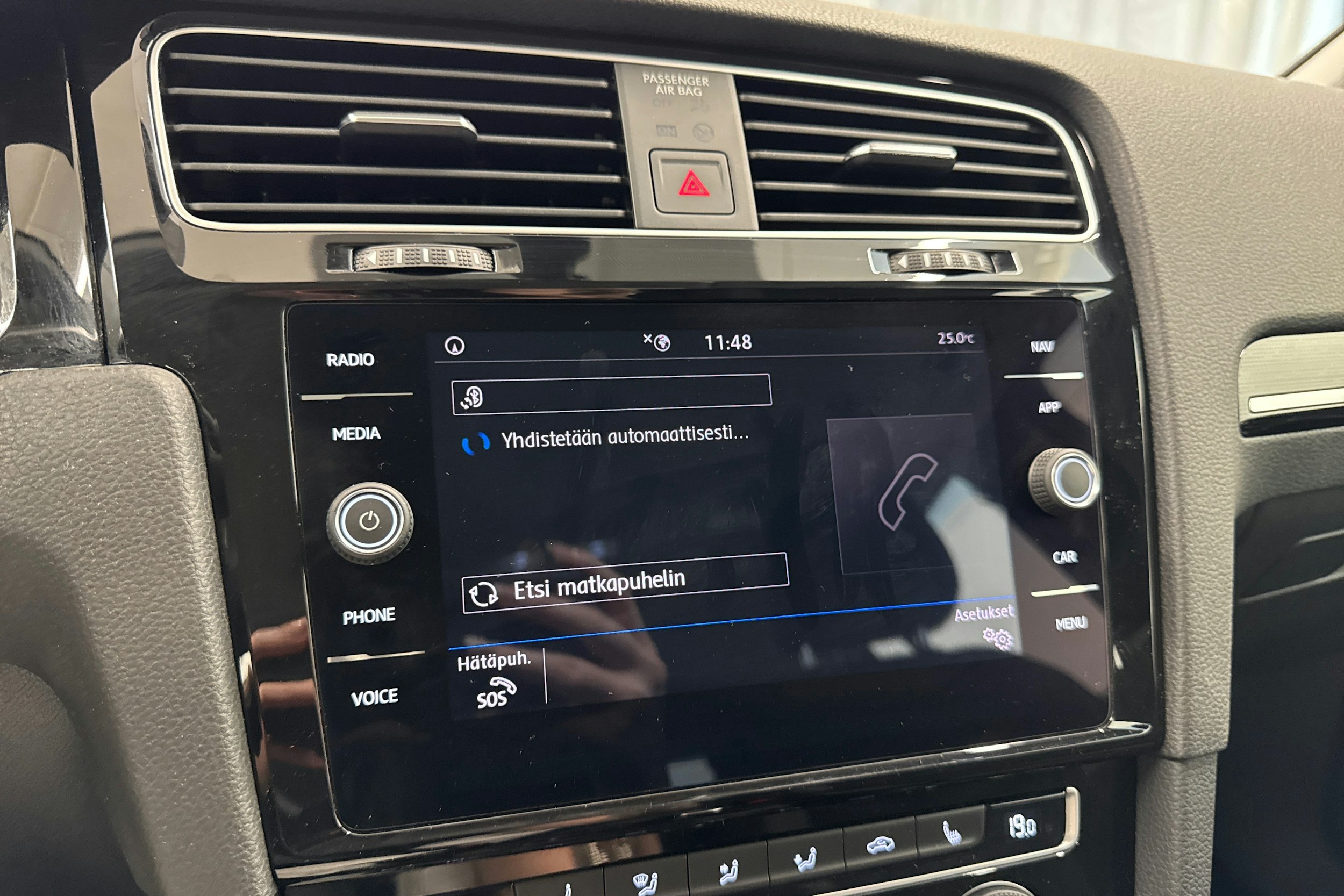 Valkoinen Volkswagen GOLF 2019 kuva 38.
