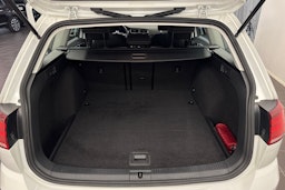 Valkoinen Volkswagen GOLF 2019 kuva 41.