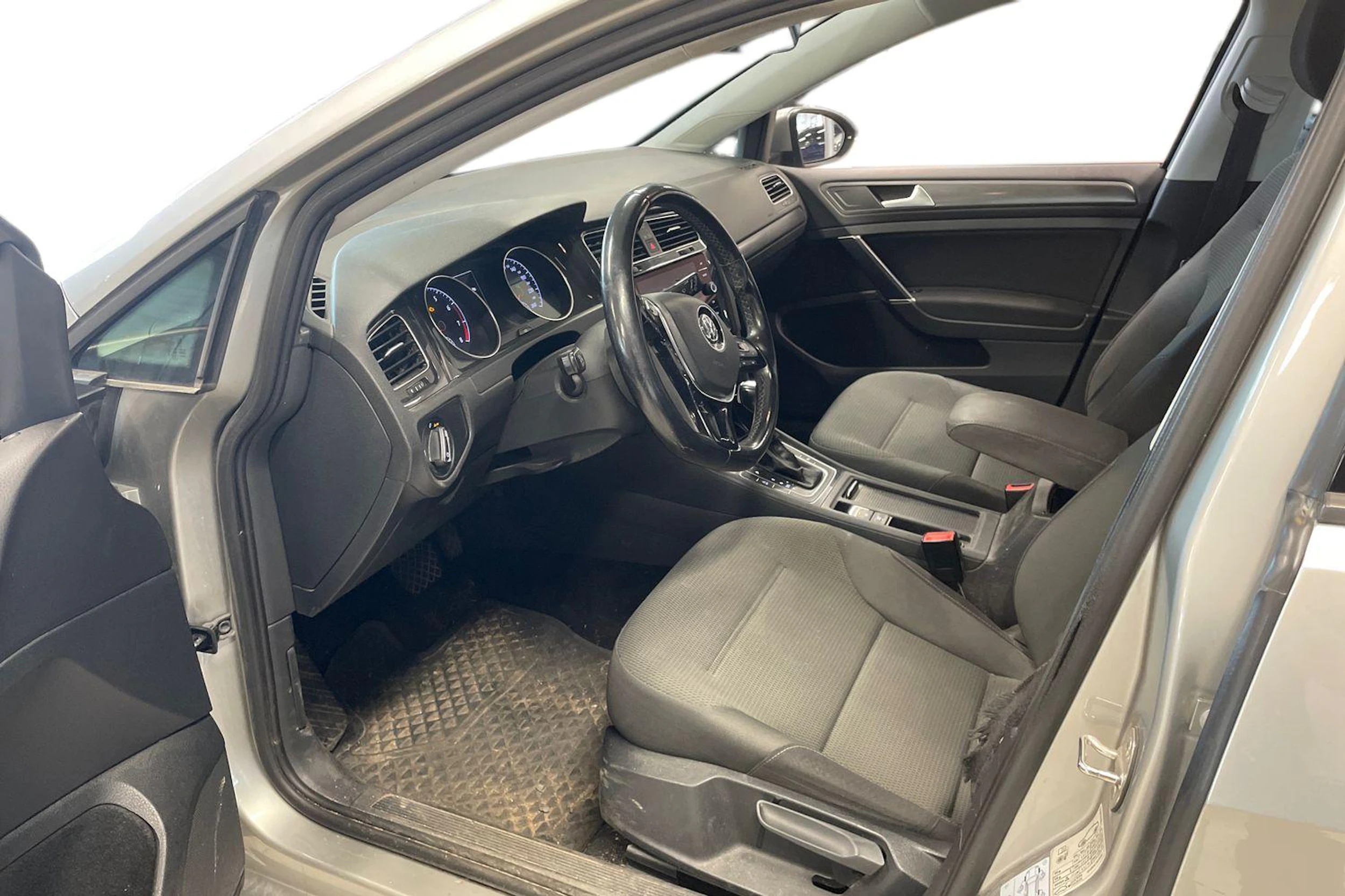 harmaa Volkswagen Golf 2019 kuva 3.