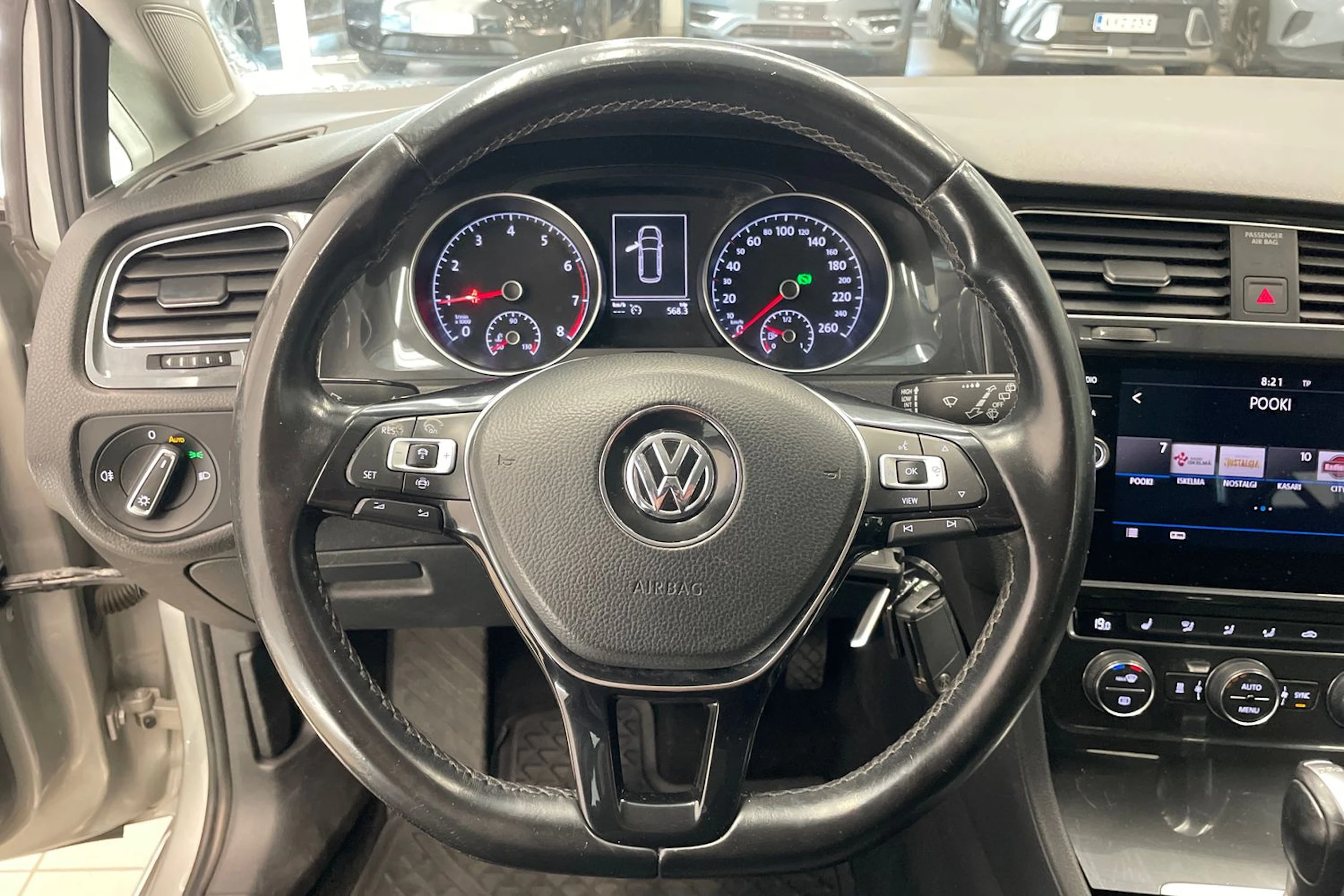harmaa Volkswagen Golf 2019 kuva 11.