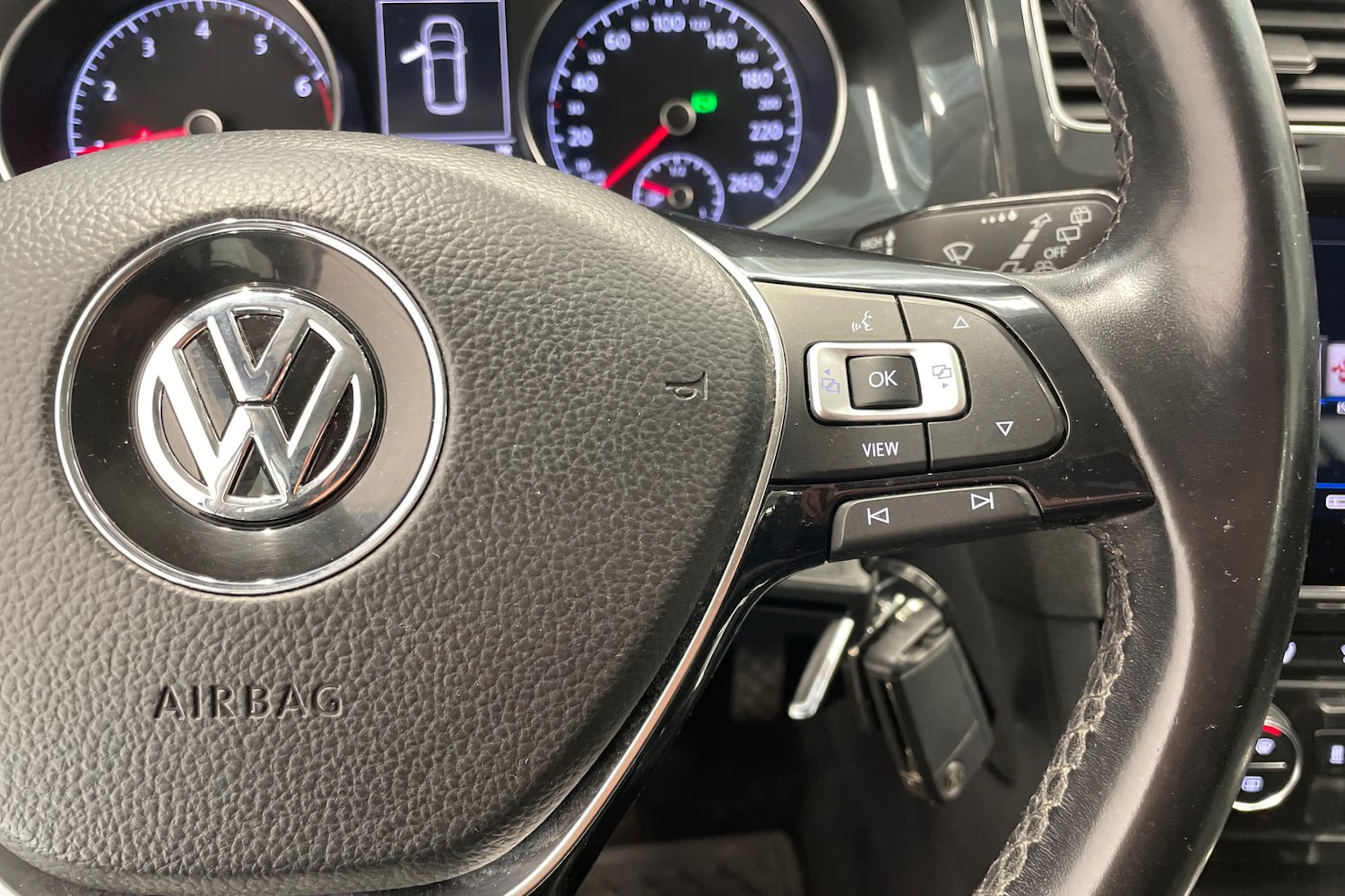 harmaa Volkswagen Golf 2019 kuva 12.