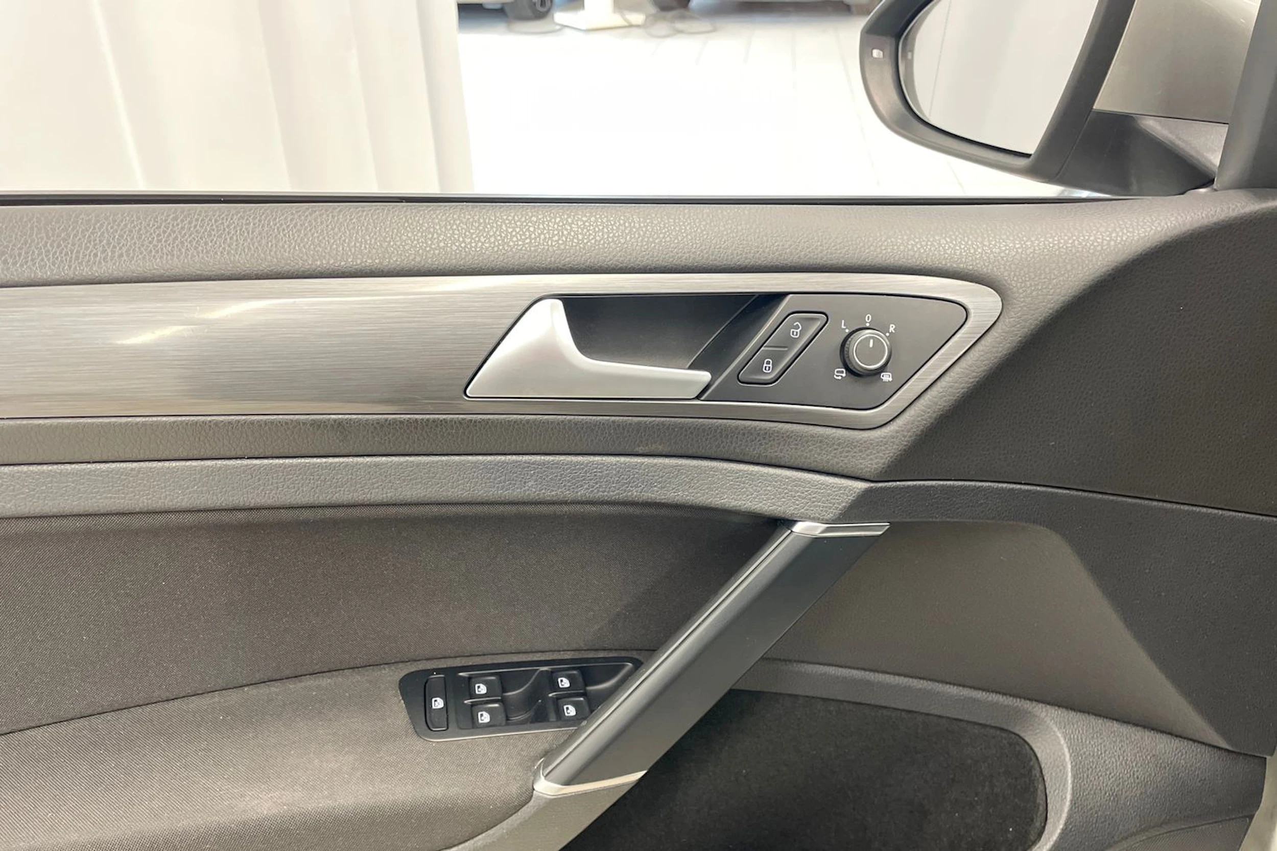 harmaa Volkswagen Golf 2019 kuva 17.
