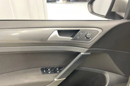 harmaa Volkswagen Golf 2019 kuva 17.