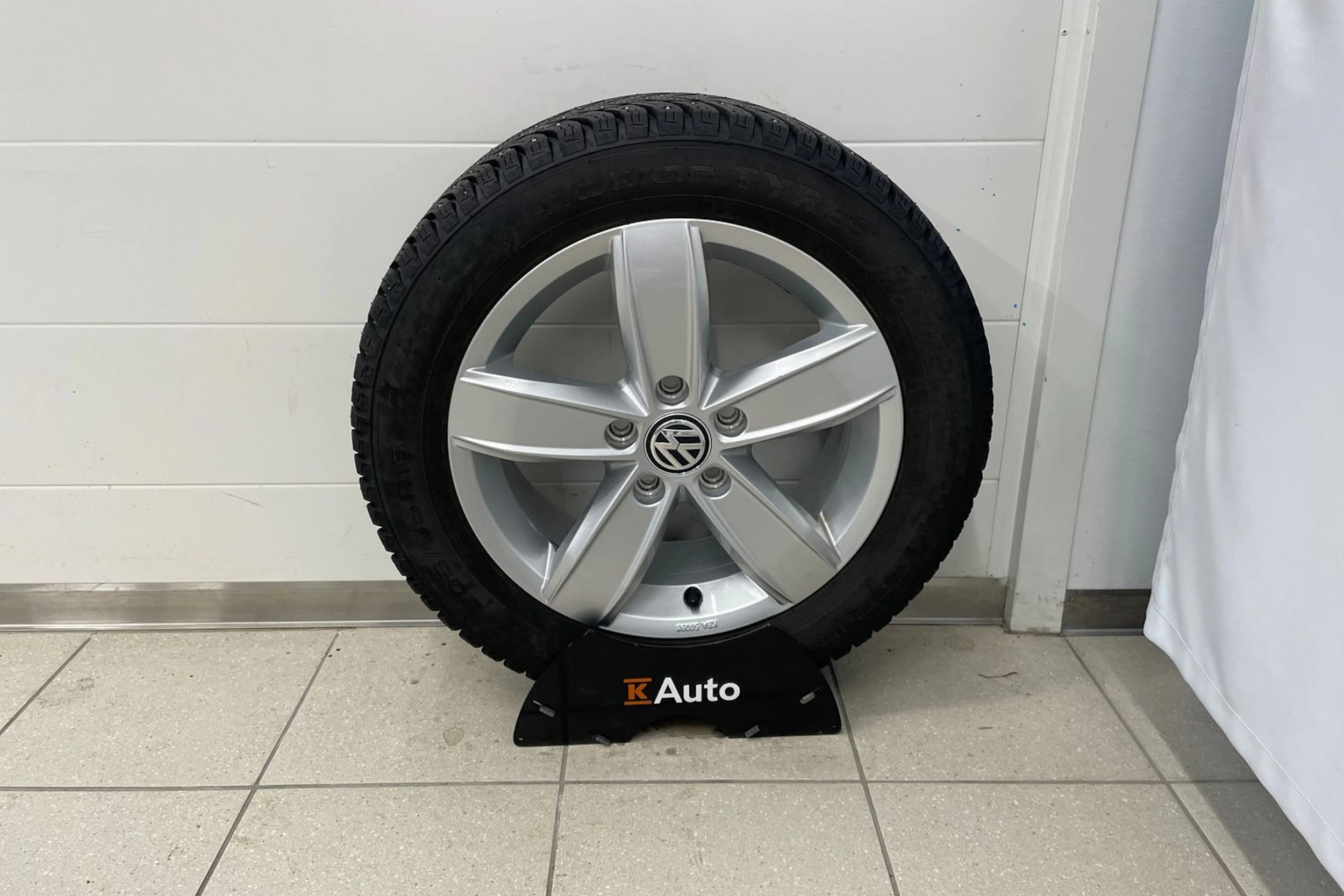 harmaa Volkswagen Golf 2019 kuva 20.