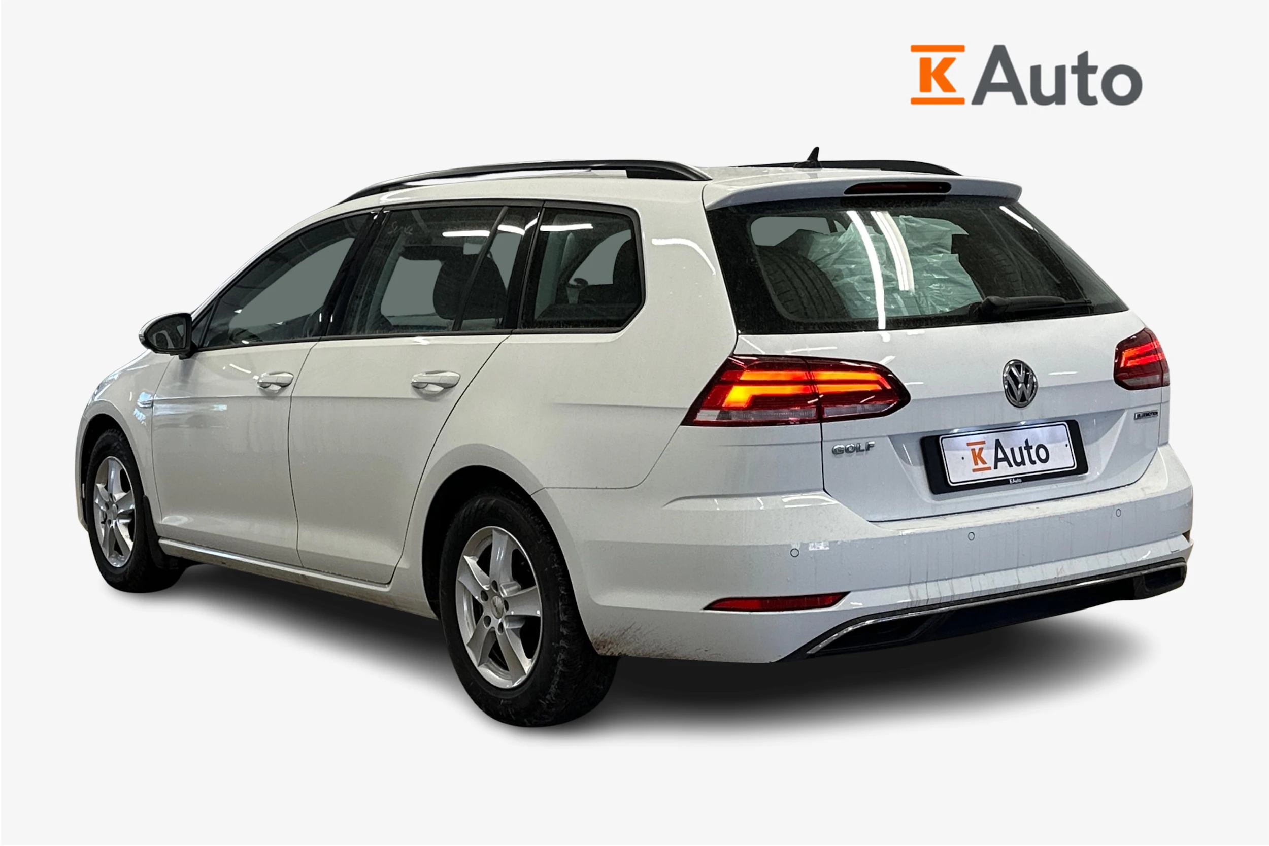 valkoinen Volkswagen Golf 2020 kuva 2.