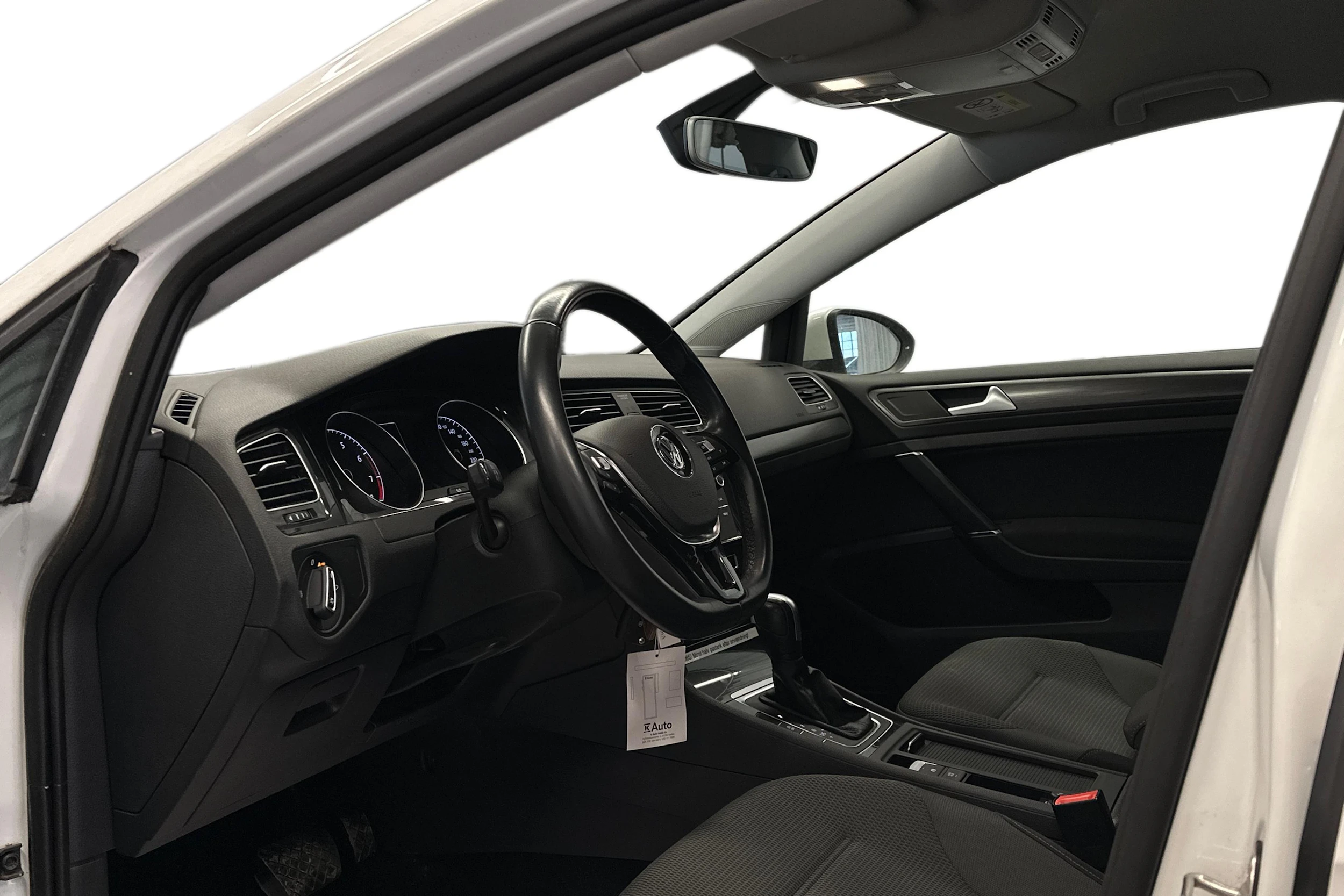 valkoinen Volkswagen Golf 2020 kuva 3.